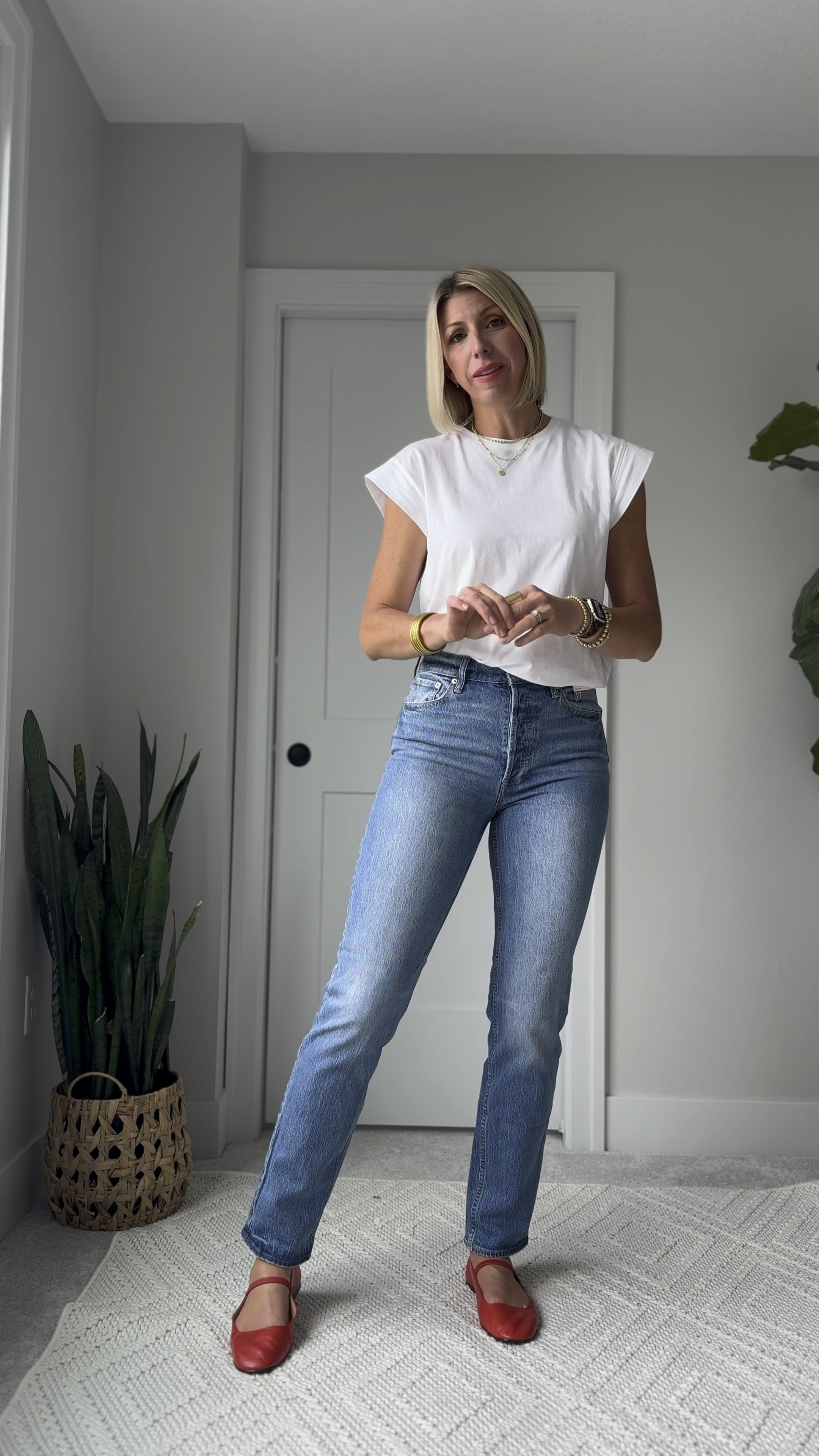 The perfect pair of straight leg jeans- in a medium wash! These fit true to size & have some stretch👏🏻

I’m wearing my true to size in the tall inseam length - I’m 5’10” for height reference

#LTKOver40 #LTKVideo #LTKStyleTip