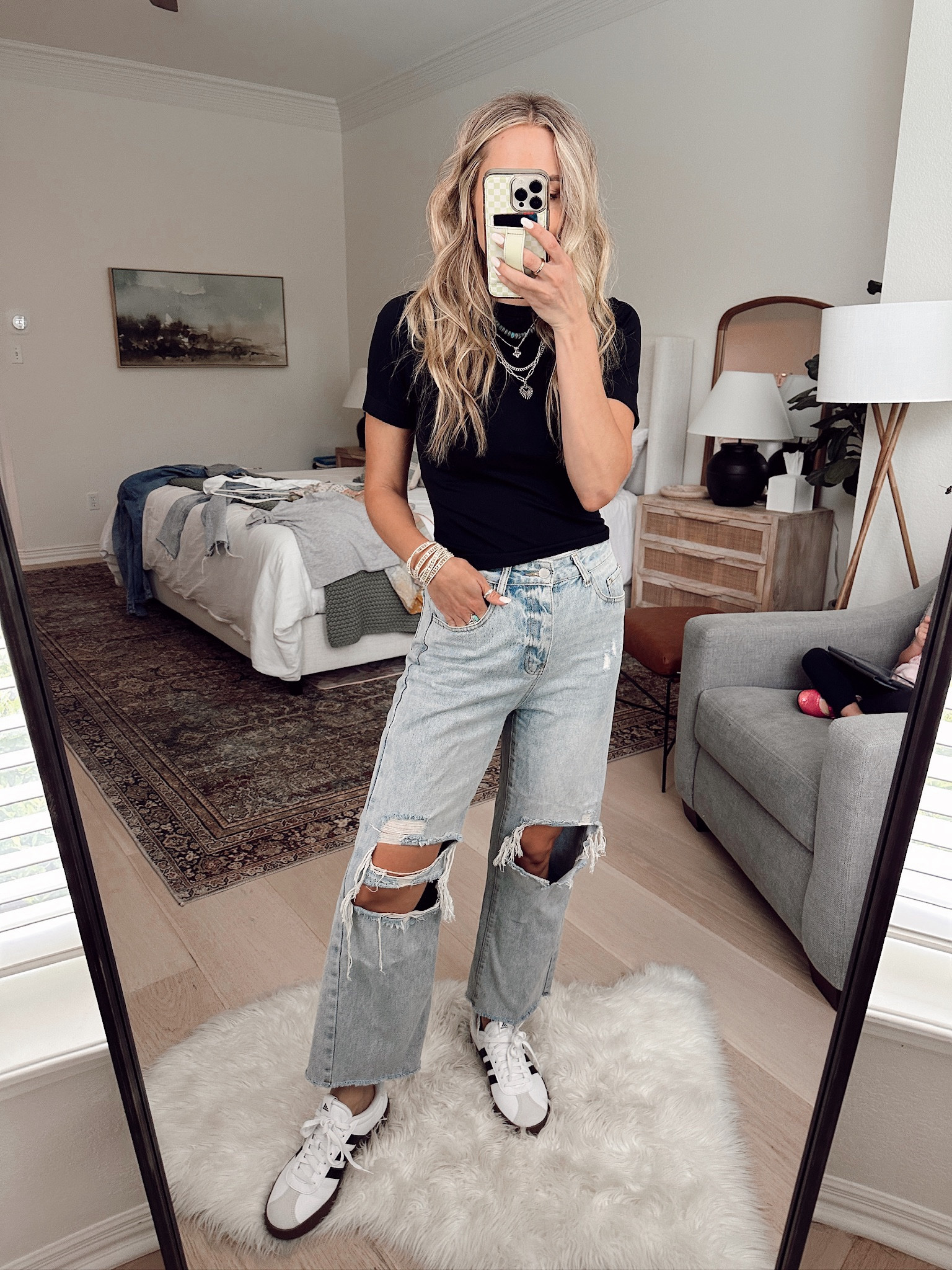 Casual look ✨ but put together 🙌🏼

Tee: size s / if in between sizes, go up! 
Pants: tts 
Adidas: if between sizes, go up one 

#LTKShoeCrush #LTKStyleTip #LTKActive