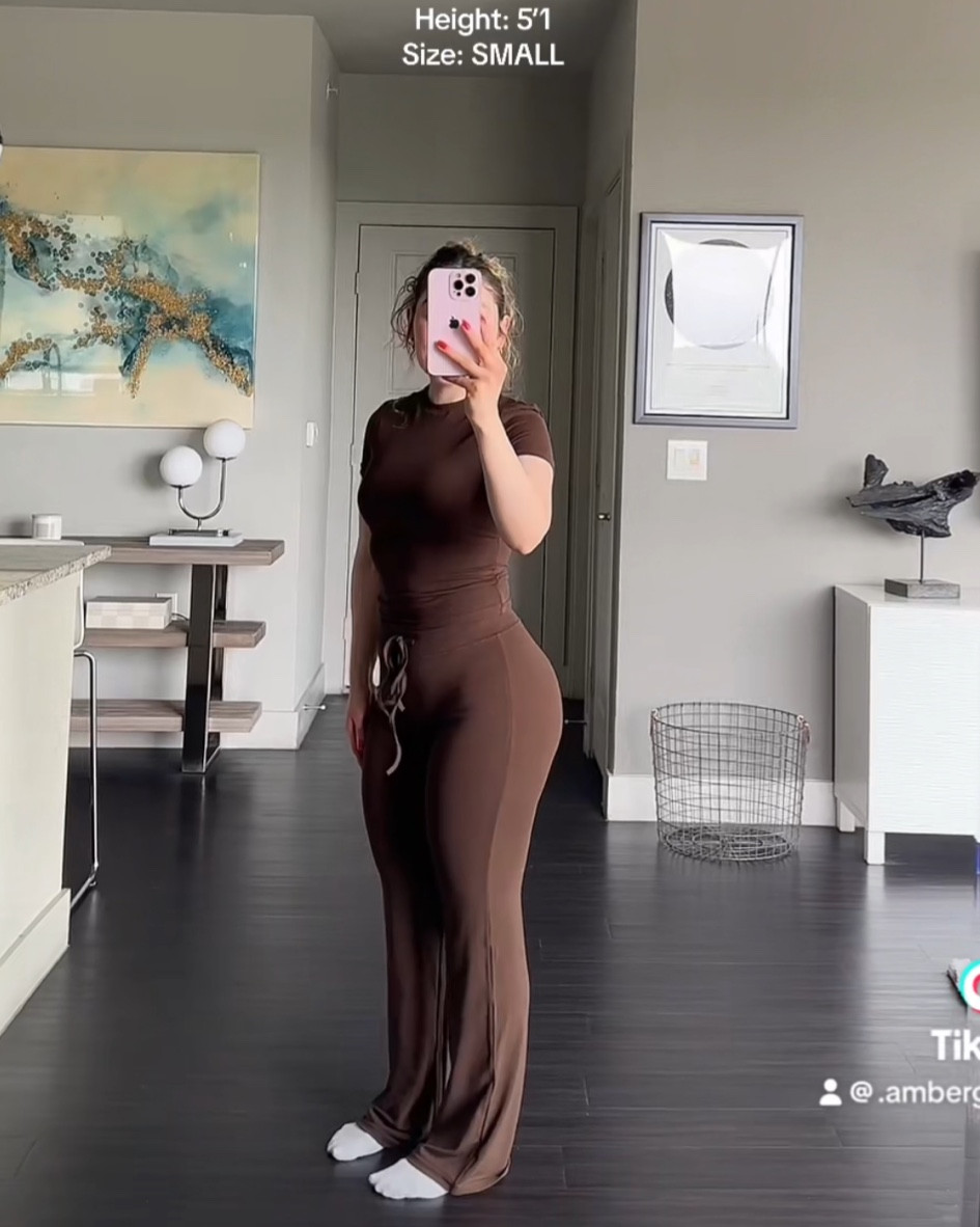 Super comfy lounge set! You’ll love it!
I have on small