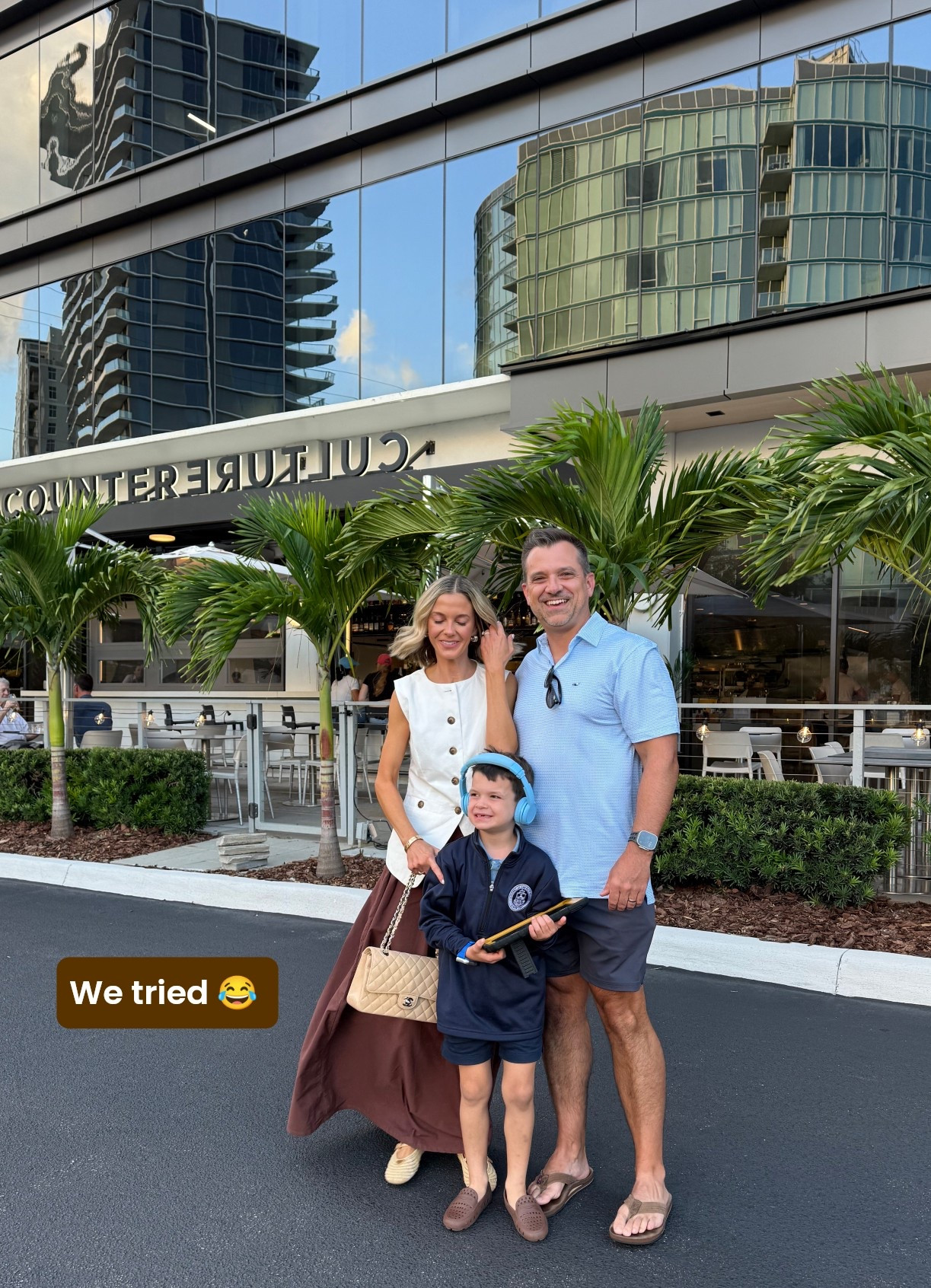 My outfit turned out way better than my facial expression for this family photo. As we transition into fall, I findmyself gravitating a lot more to brown colors, especially in shades of chocolate and mocha. 🤎