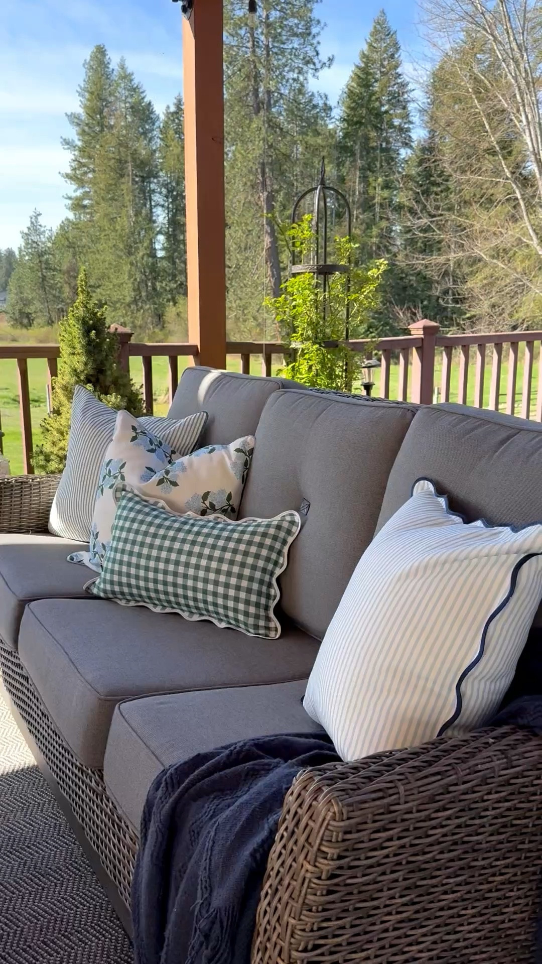 Outdoor living room required