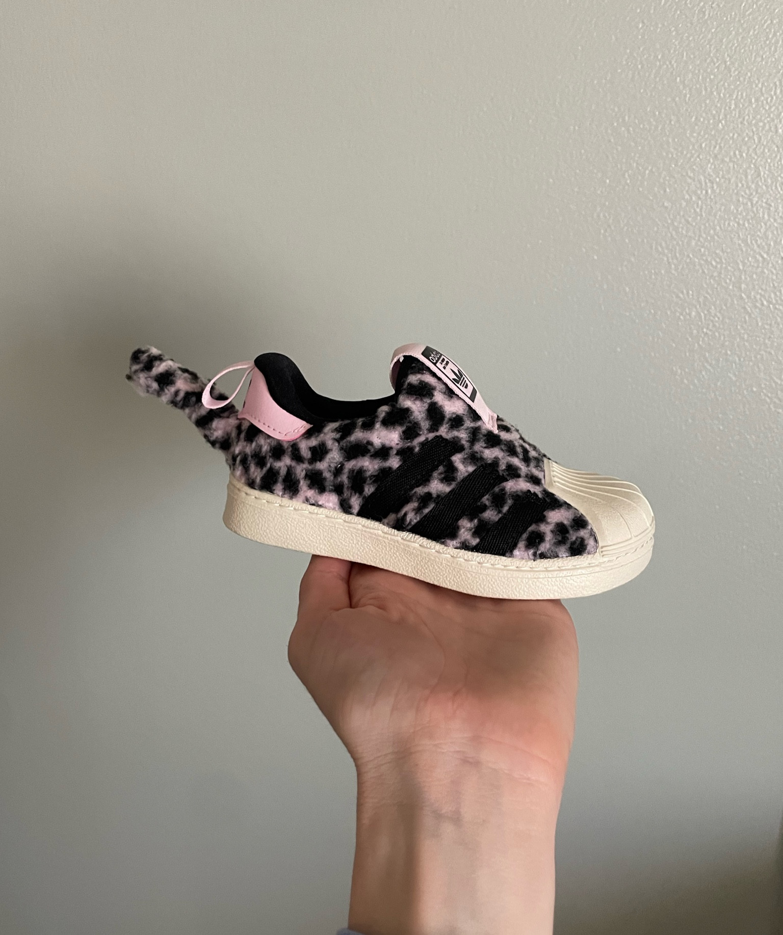 The most adorable little kitty cat shoe for Finley  🐱 