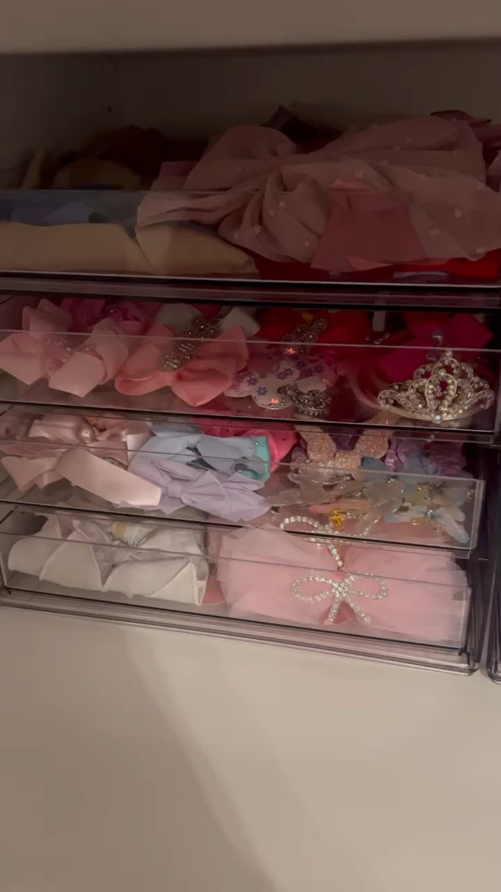 Perfect bow organizer for girls. 

#bows #girliebows #boworganizer #boworganization #toddlergirls #babygirl

#LTKfamily #LTKhome #LTKbaby