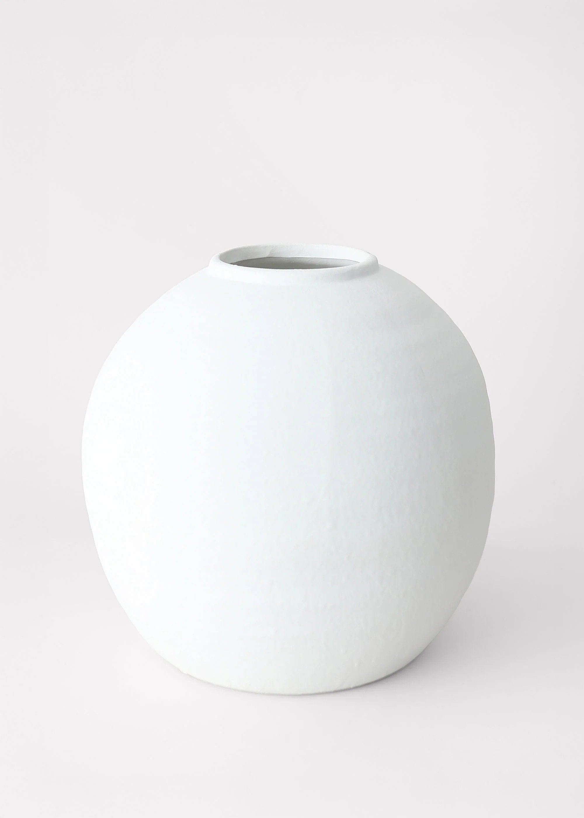 White Concrete Konos Vase | Trendy Round Vases at Afloral.com | Afloral