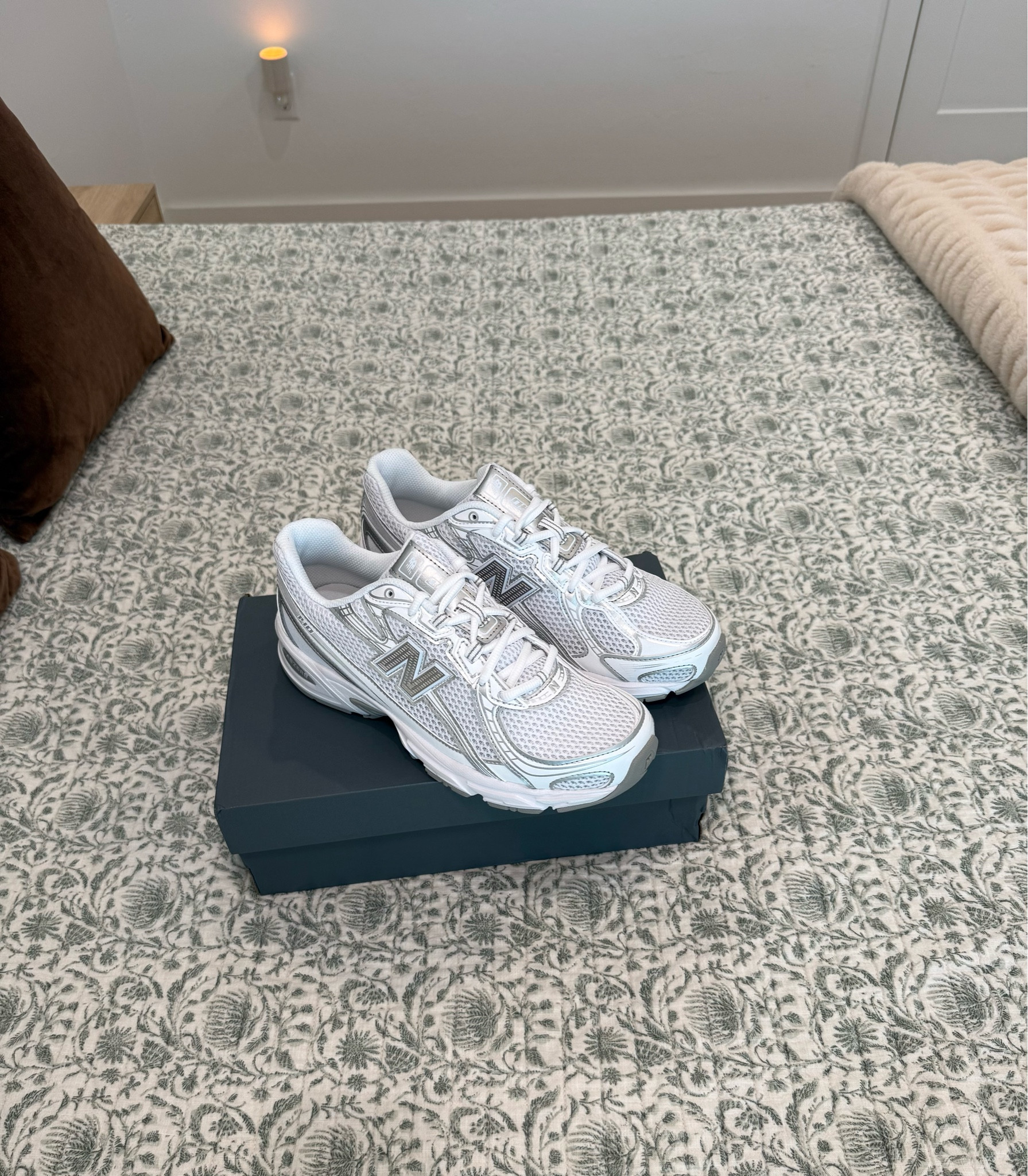 New balance 740’s
Size down a half size, my true size is 8.5 and I wear an 8 in these🤍

#LTKShoeCrush #LTKActive #LTKSeasonal