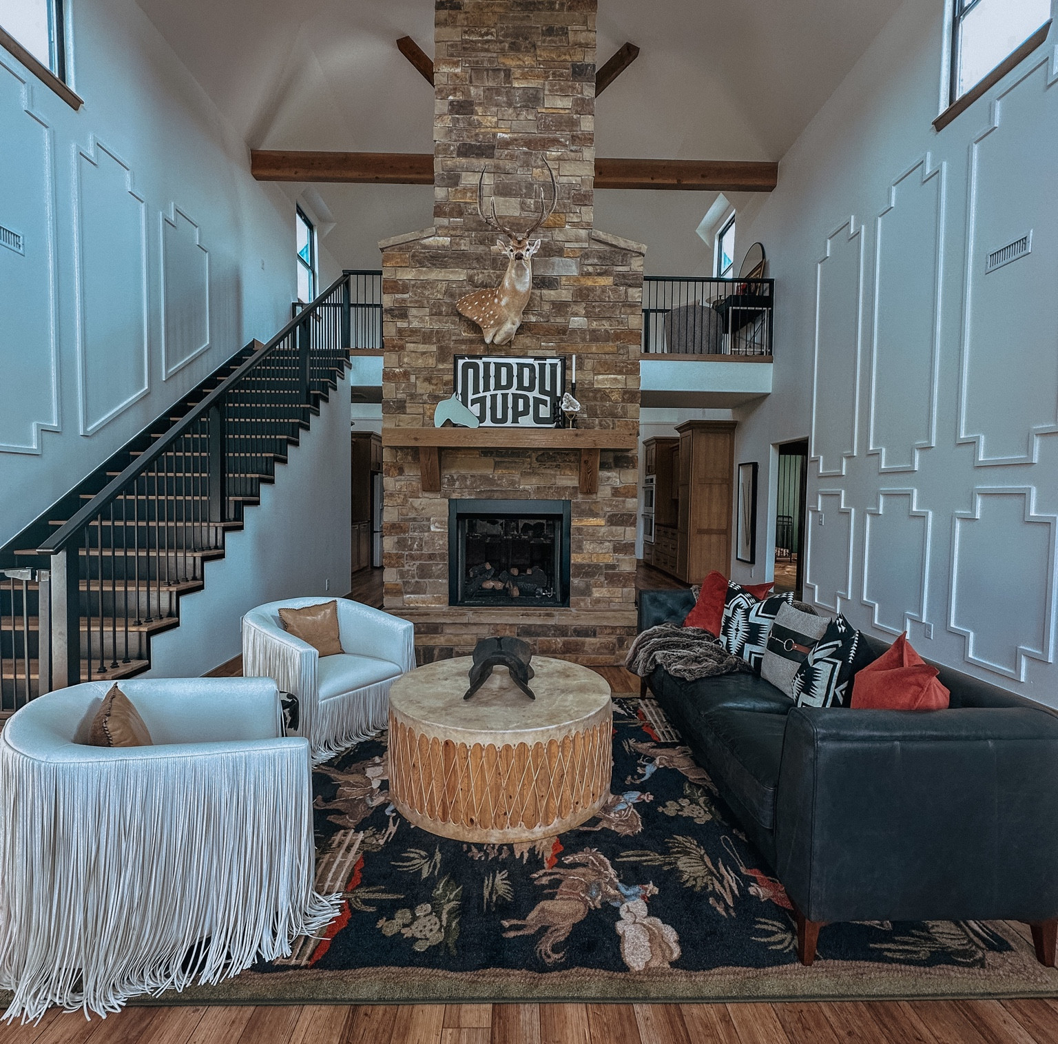Modern western living room by velvet brumby #western #westernhome

#LTKhome