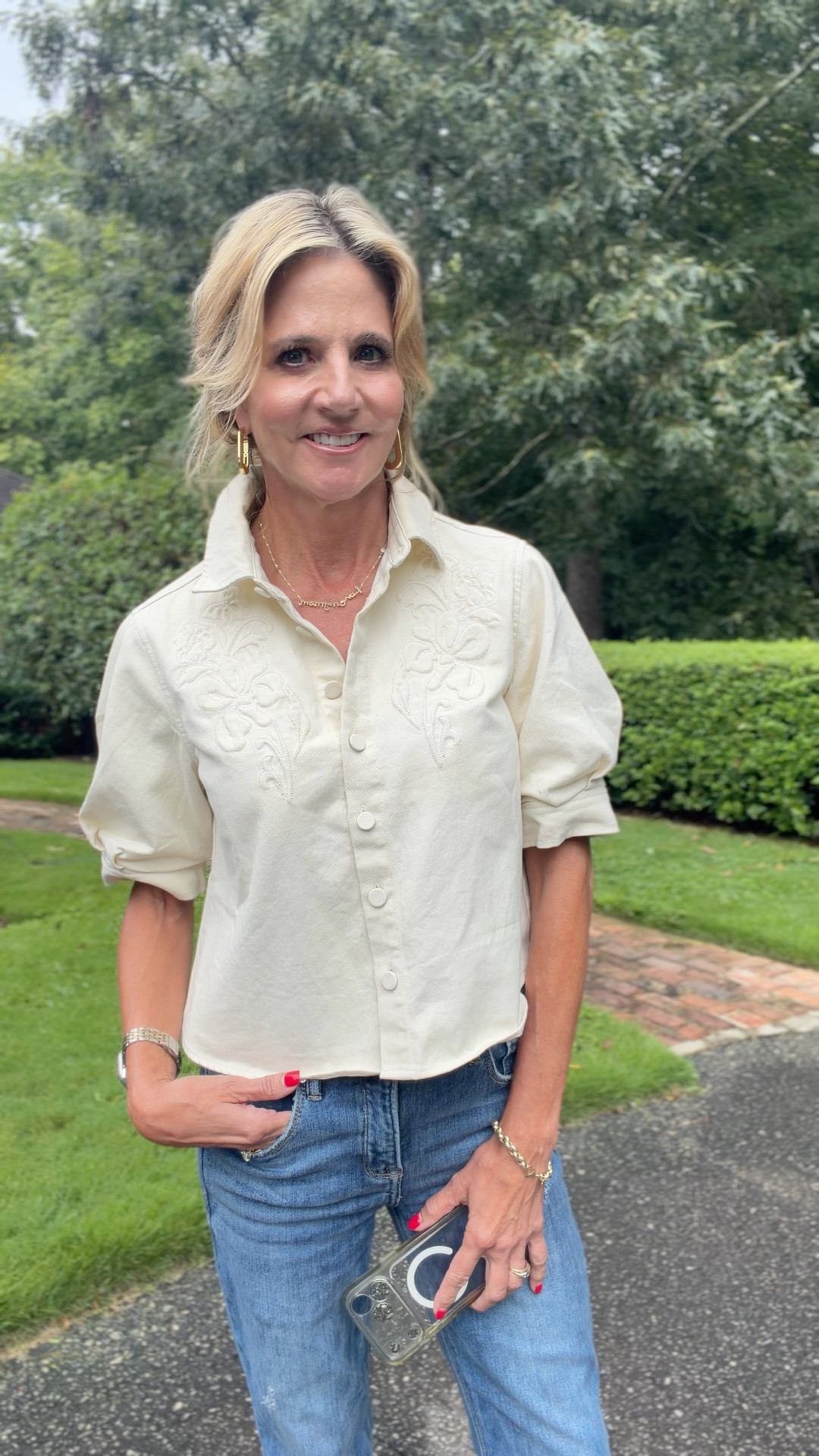 It was not easy getting this video filmed, but I got it done! And it was muggy as heck so my hair was a hot mess.

But my outfit was easy & simple, and put together!  Top & jeans are both under $100.

Everything is TTS. I’m in XS in the top, 25 in the jeans, & a 9 in the shoes (on major sale).

@Avara

#LTKootd #LTKOver40 #LTKSaleAlert