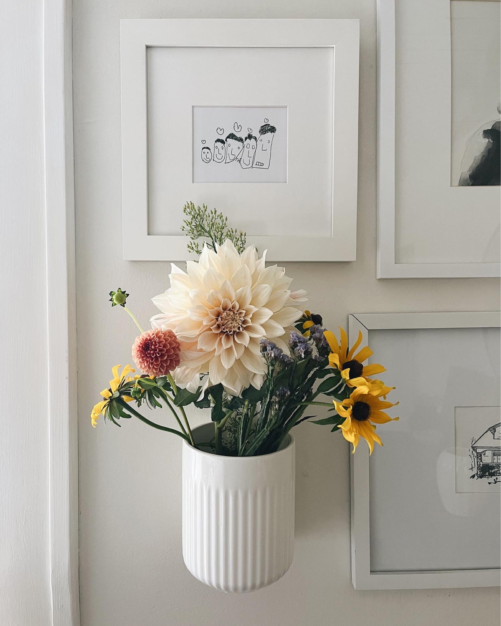 Wall pocket vases 