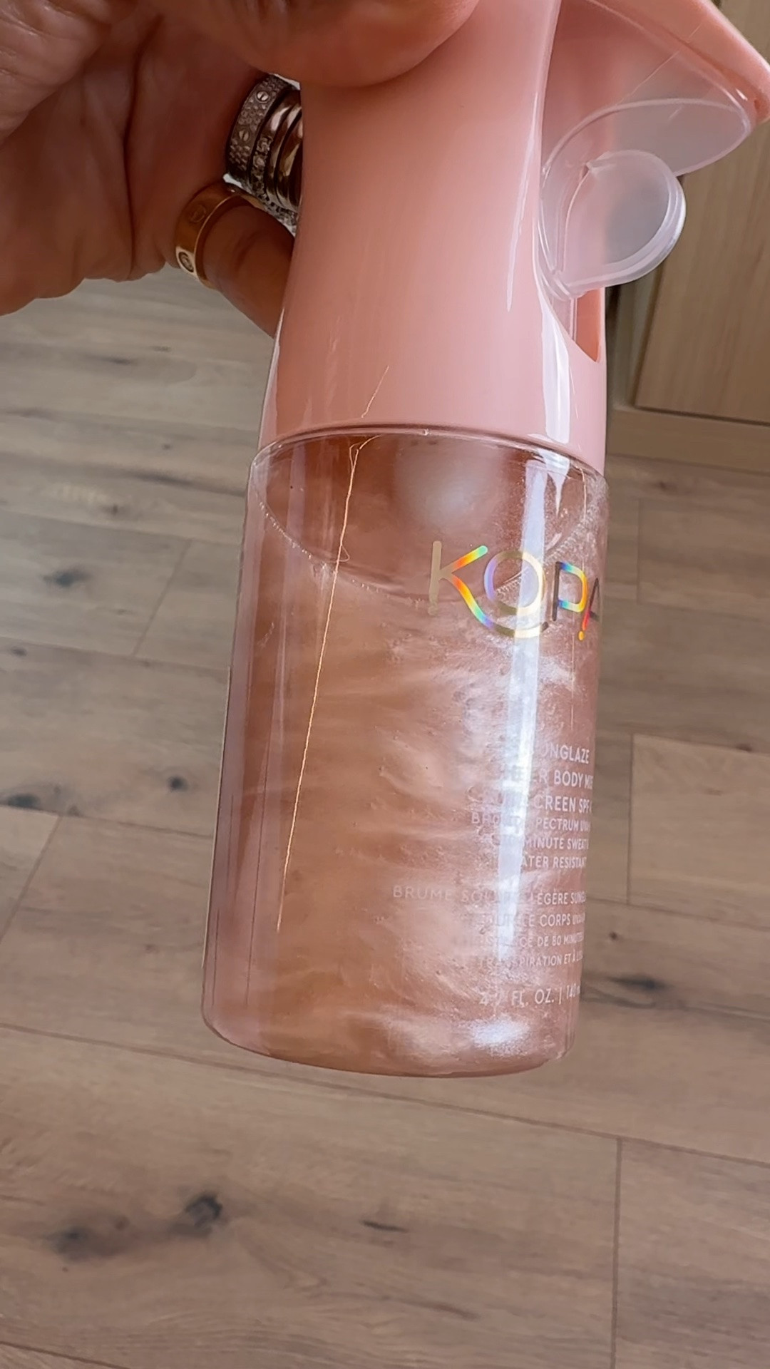 Scroll to shop! ✨ My favorite body SPF. Everything is linked below.👇🏾

Color: Rose Gold

Desliza para comprar. ✨ Mi protector solar corporal favorito.

📲 Download the free LTK app & follow me @kirasfashionfinds to shop all my daily finds.

#LTKselfcare #LTKSeasonal #LTKBeauty