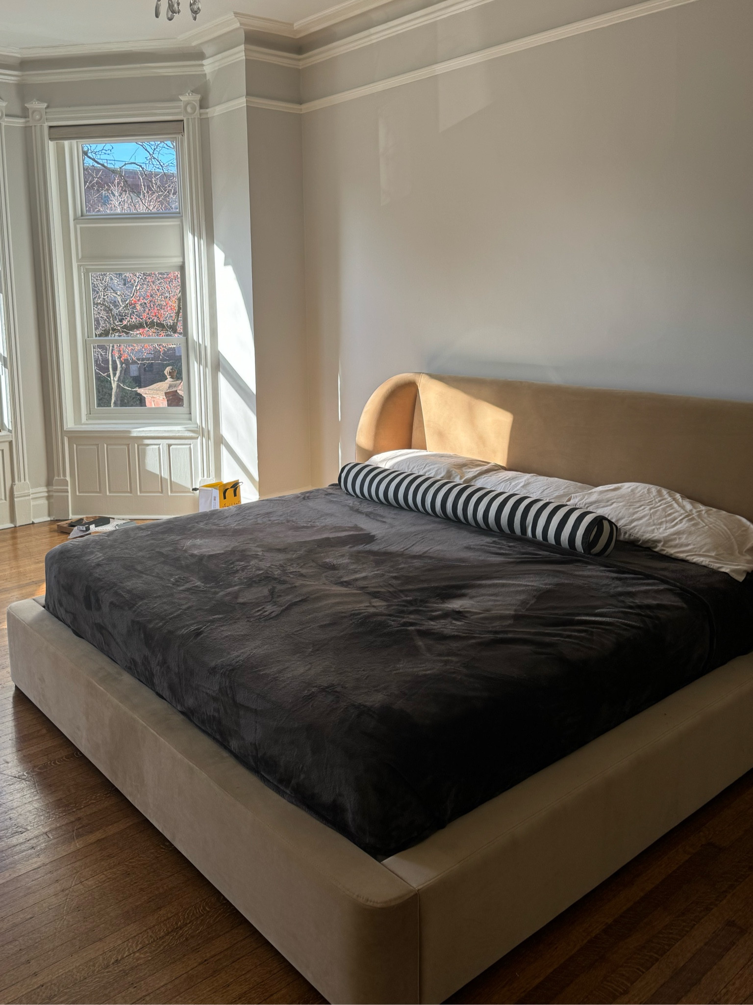 absolutely in loooove with this bed frame 😩😍 also had the best delivery experience snd service with Saatva! the only home delivery so far that has gone according to plan lol

#LTKHome