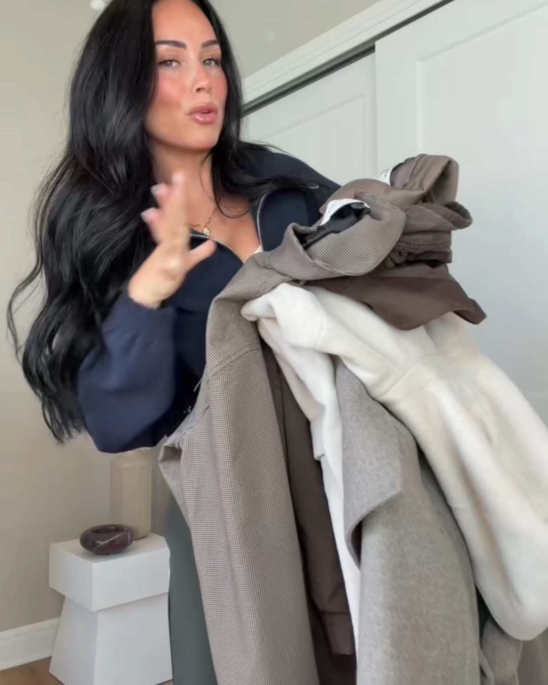 Aritzia is my favorite place to shop for fall & I wanted to share some of my favorite chic jackets. They're such good closet staples and will pair with so many pieces you already own! Perfect for layering, dressing up, or keeping it casual!



 @Aritzia  #aritziapartner #ad
My Sizing 5'7, 145lbs, 32dd
I’m wearing size smalls