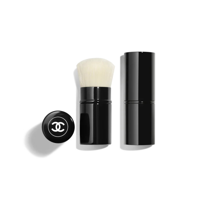 LES PINCEAUX DE CHANEL

            
            Retractable Kabuki Brush N°108 | Chanel, Inc. (US)