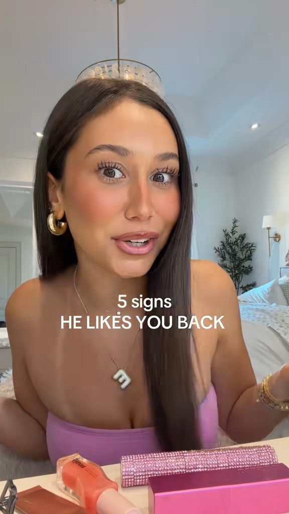 5 signs HE LIKES YOU BACK! 

#LTKcanada #LTKsummer #LTKbeauty