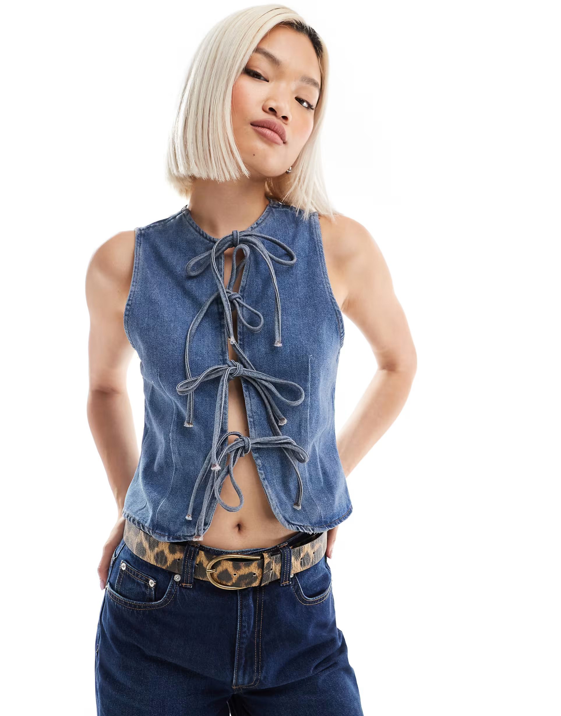 ASOS DESIGN - Denim top met gestrikte voorkant in mid blauw | ASOS (Global)