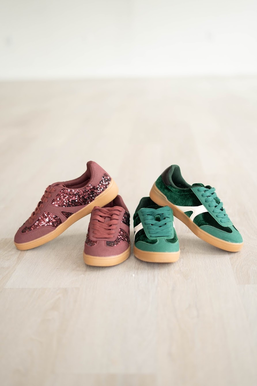 Cute sneakers

Fall outfit  velvet sneakers  sparkly sneakers  winter shoes  footwear  Walmart 

#LTKSeasonal #LTKHoliday #LTKGiftGuide