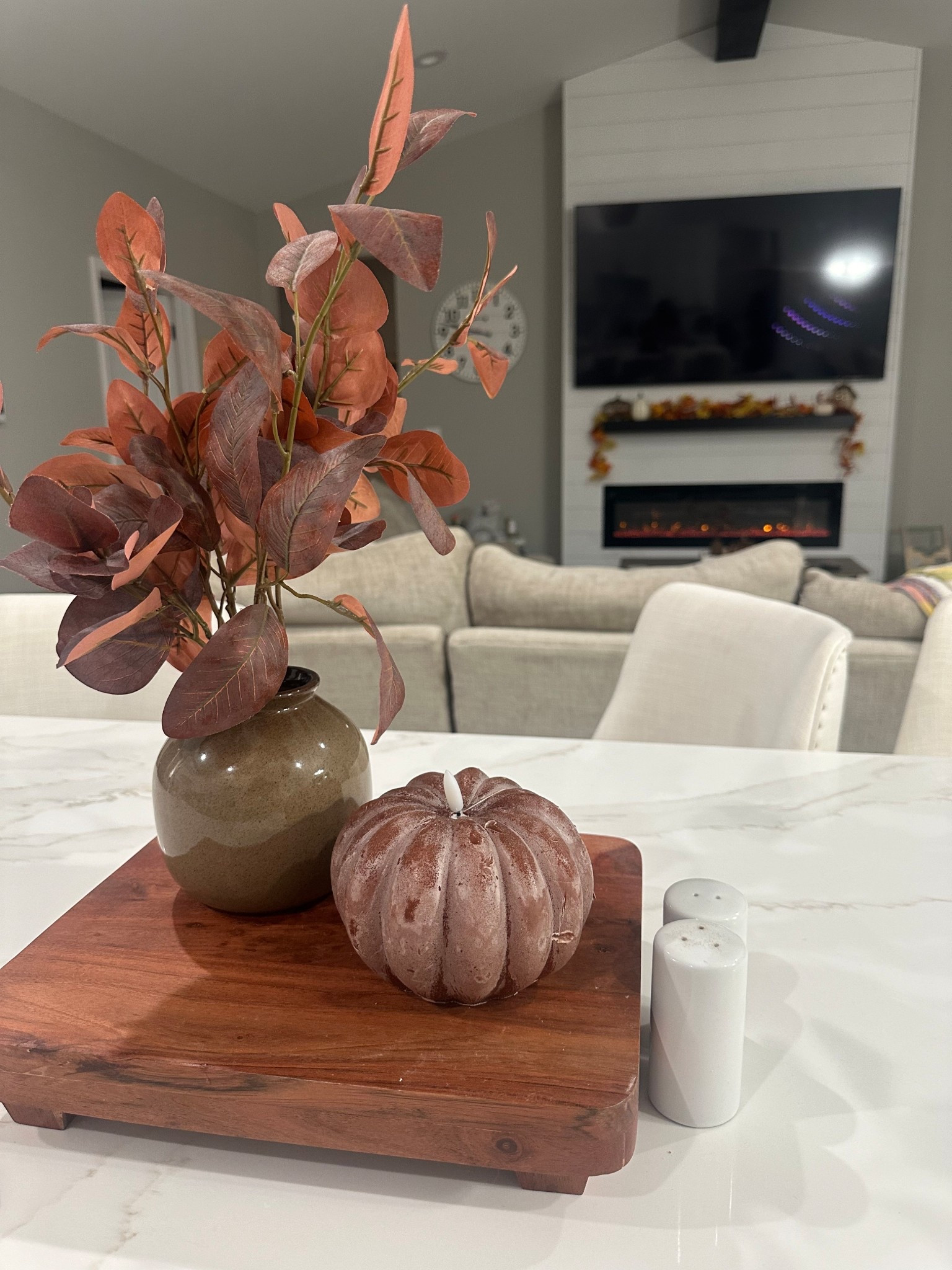 Fall kitchen centerpiece #falldecor #fall #pumpkindecor 