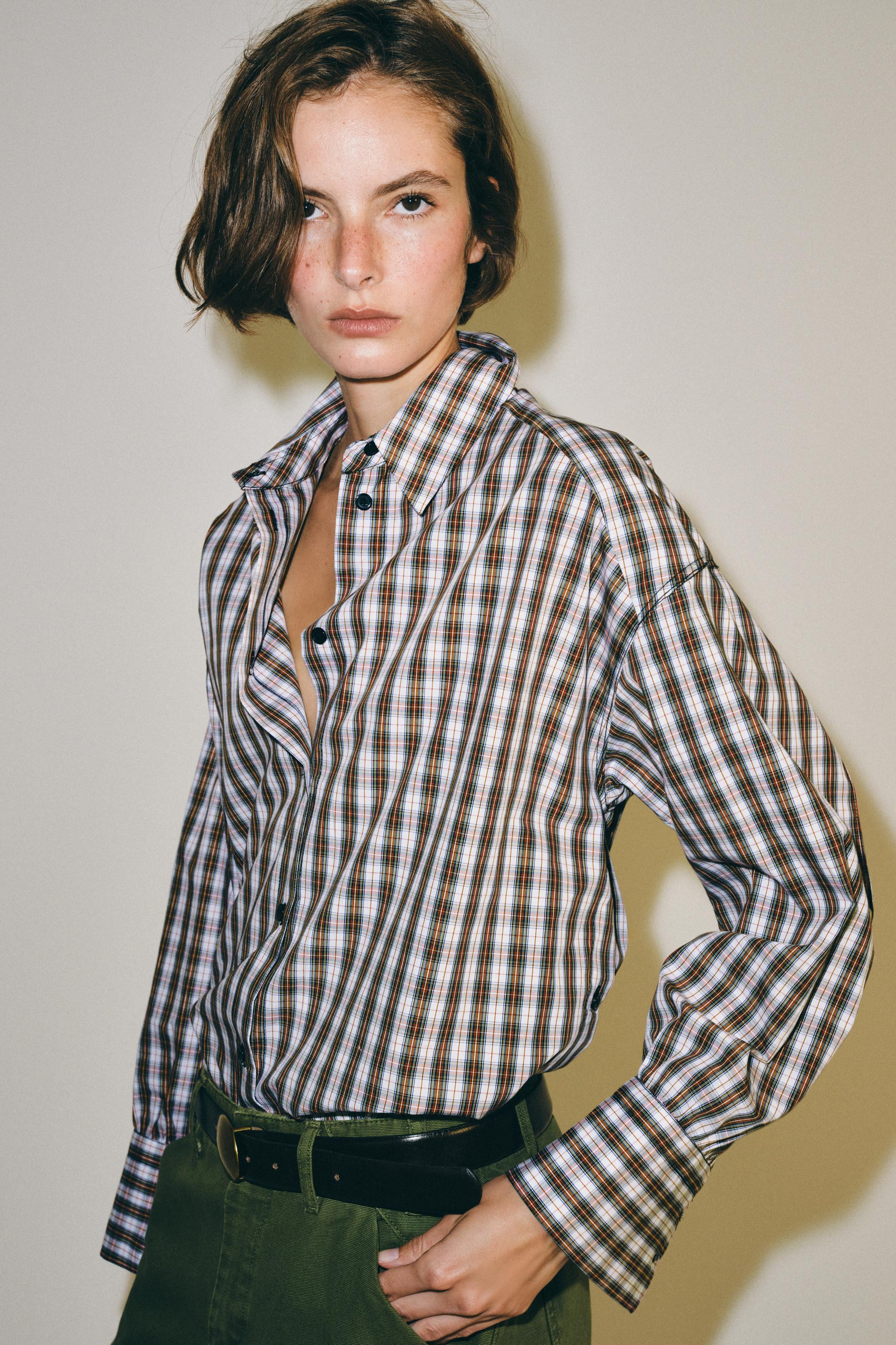 ZARA WOMAN KOLLEKTION. Hemd aus Baumwollstoff. Mit Reverskragen und langen \u00c4rmeln mit Mansch... | Zara DE