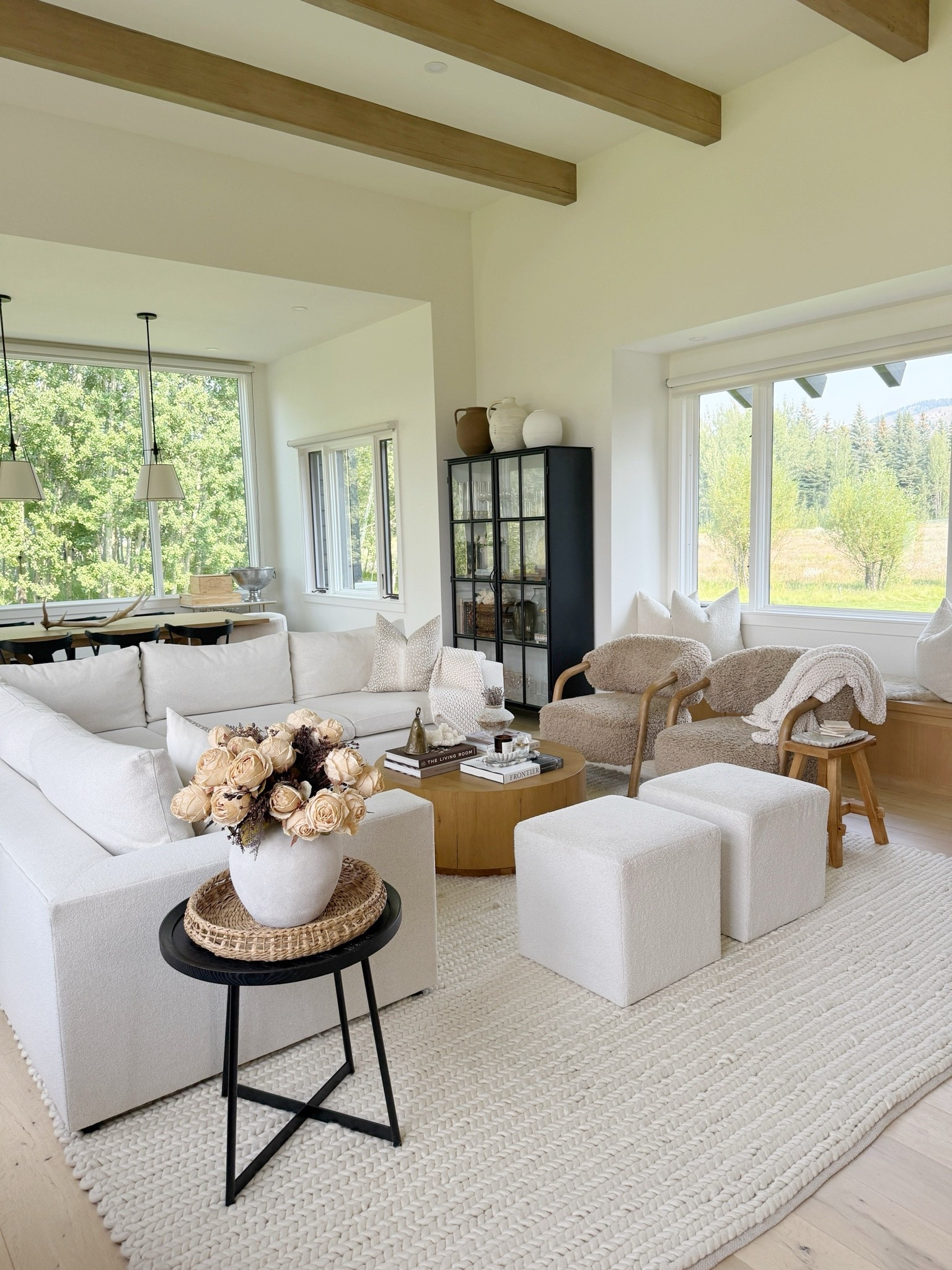 Cozy neutral living room details 🤍

Home decor
Sectional sofa
Rug
Coffee table
Amazon pillows

#LTKHome