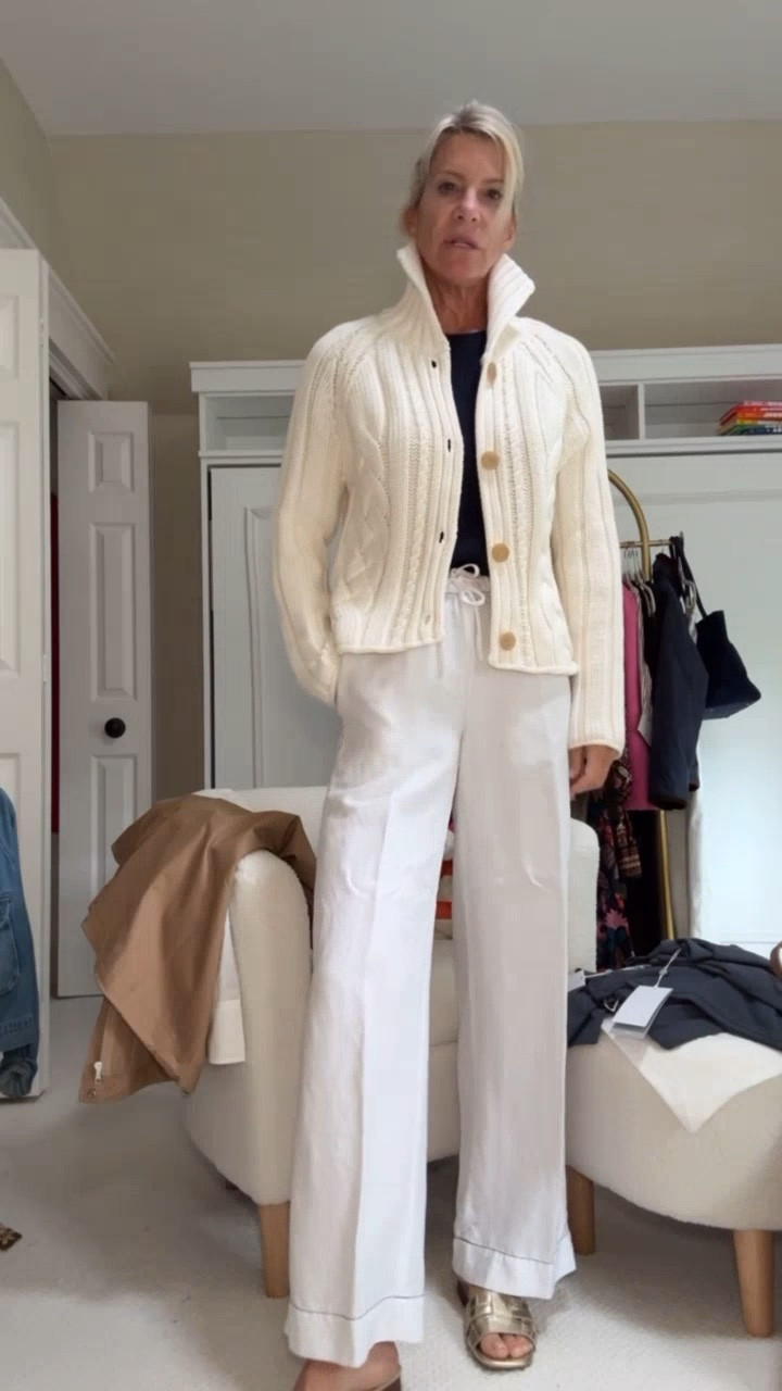 My favorite kind of lunch outfit: casual, comfortable, and not trying too hard. I’m still unpacking, so I grabbed an easy everyday look and brought my new sweater for sitting by the water when it gets chilly. Simple, but still pulled together.