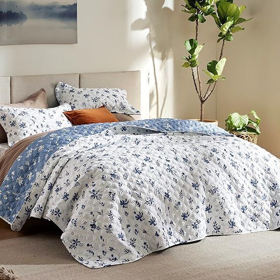 Bedsure Floral Quilt Set King - Reversible Blue & White Quilt Bedding Set, Daisy Design Bedspread... | Amazon (US)