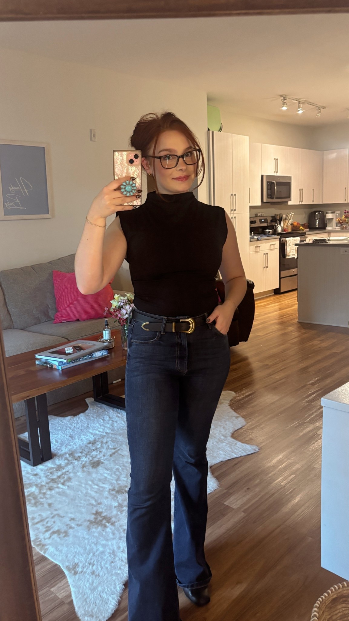 Hello Fall🍁 Wearing a size small top || size 25 jeans || size 7 boots || Warby Parker glasses 