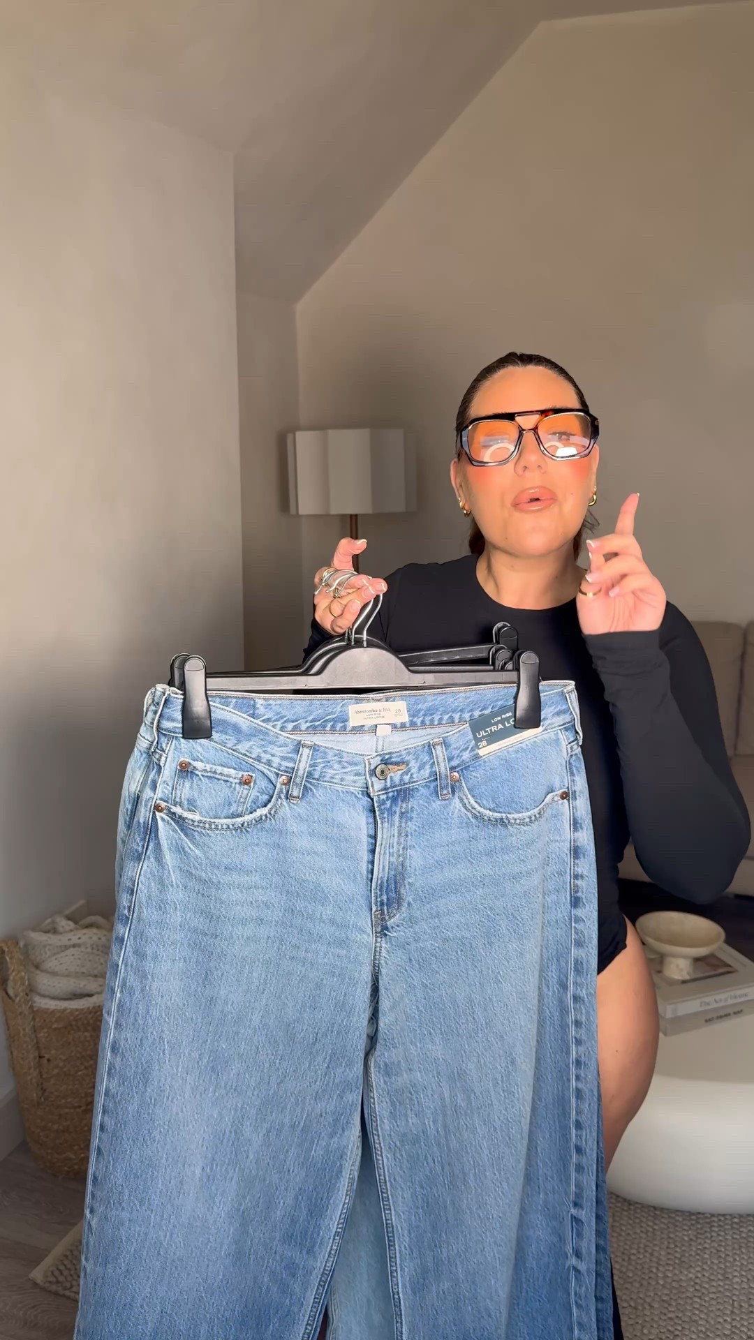 One staple piece of clothing you need in your wardrobe is a BANGING pair of denim jeans!! 👖👏

I’m a UK size 12 and I wear a size 28 regular for reference! 

I’ve thing I’m good at is sniffing out a GOOD pair of jeans & if you’re a curvy girl with big thighs and a smaller waist like me then these are PERFECT!!

Unreal. So flattering, so comfy, perfect for dressing up or down all year round & they DON’T loose their shape either. 


