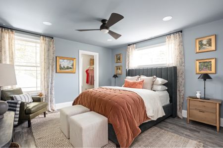 Warm and cool colors blend together into a perfect bedroom palette .

#LTKhome