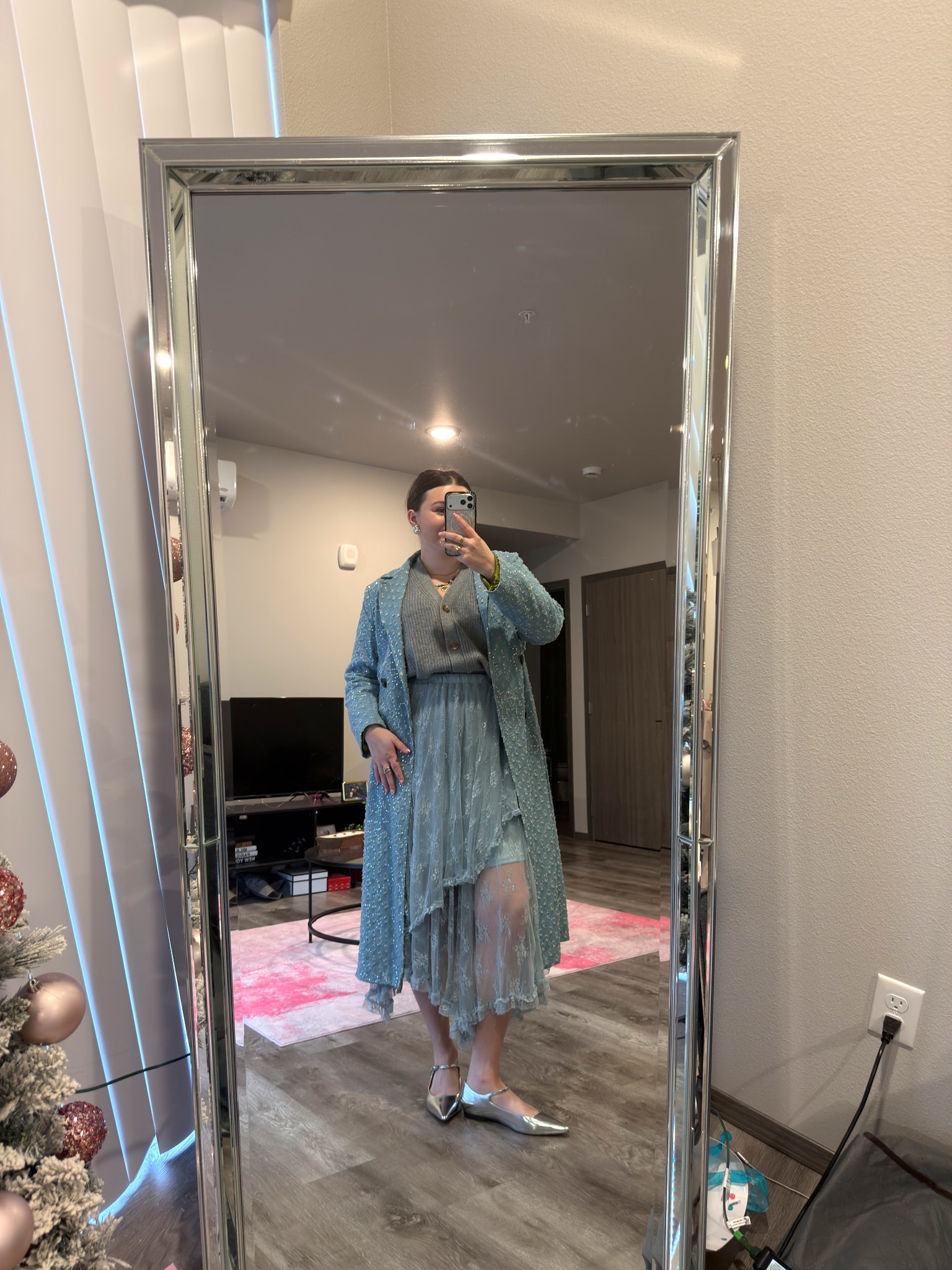 My polarizing church fit! Do you like the blue and grey or nah??

I’m wearing a M cardigan, size L skirt and size 9 flats 

#LTKWorkwear #LTKootd #LTKMidsize