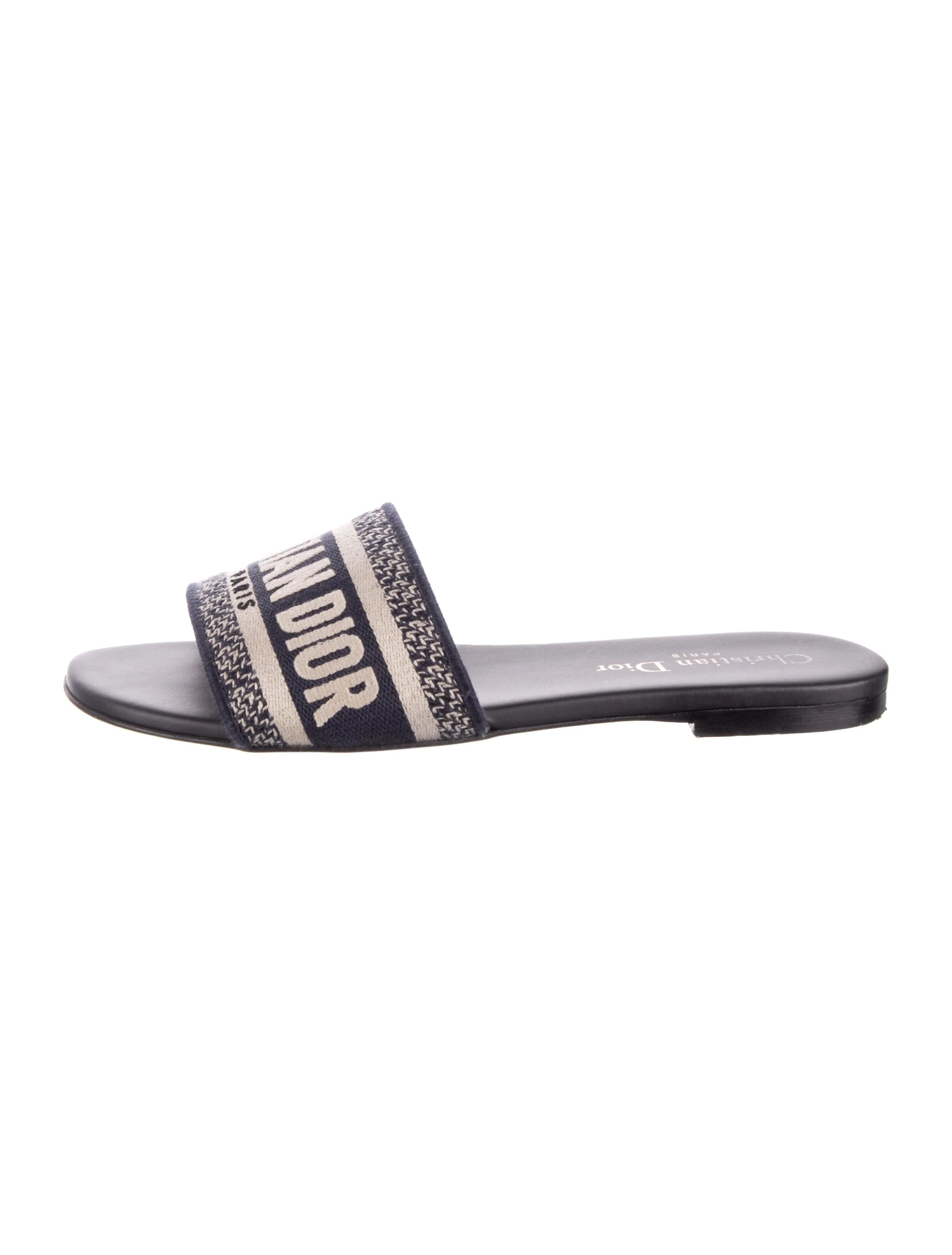 Dway Canvas Slides | The RealReal