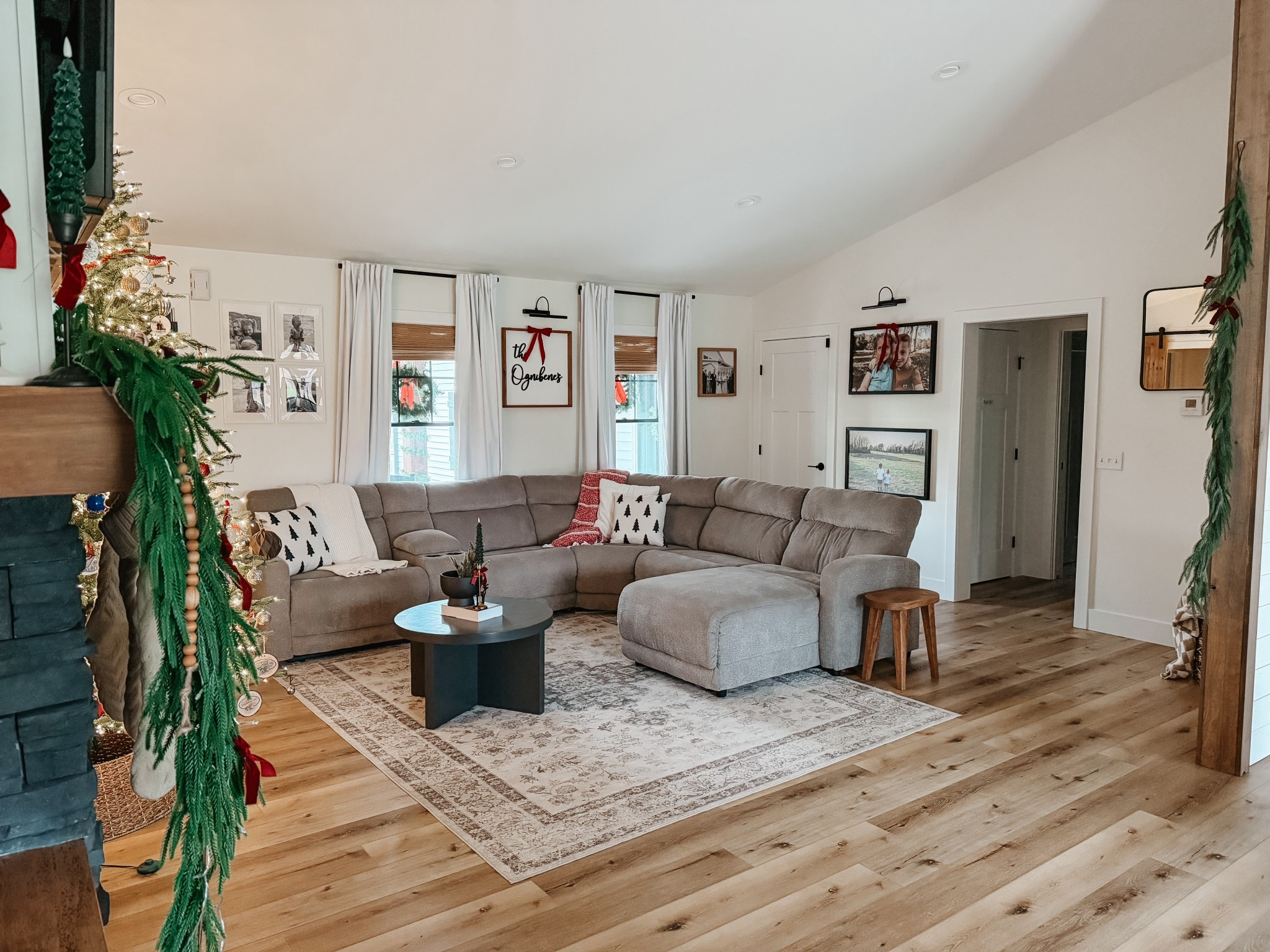 Christmas living room ✨

#LTKHoliday #LTKSeasonal #LTKHome