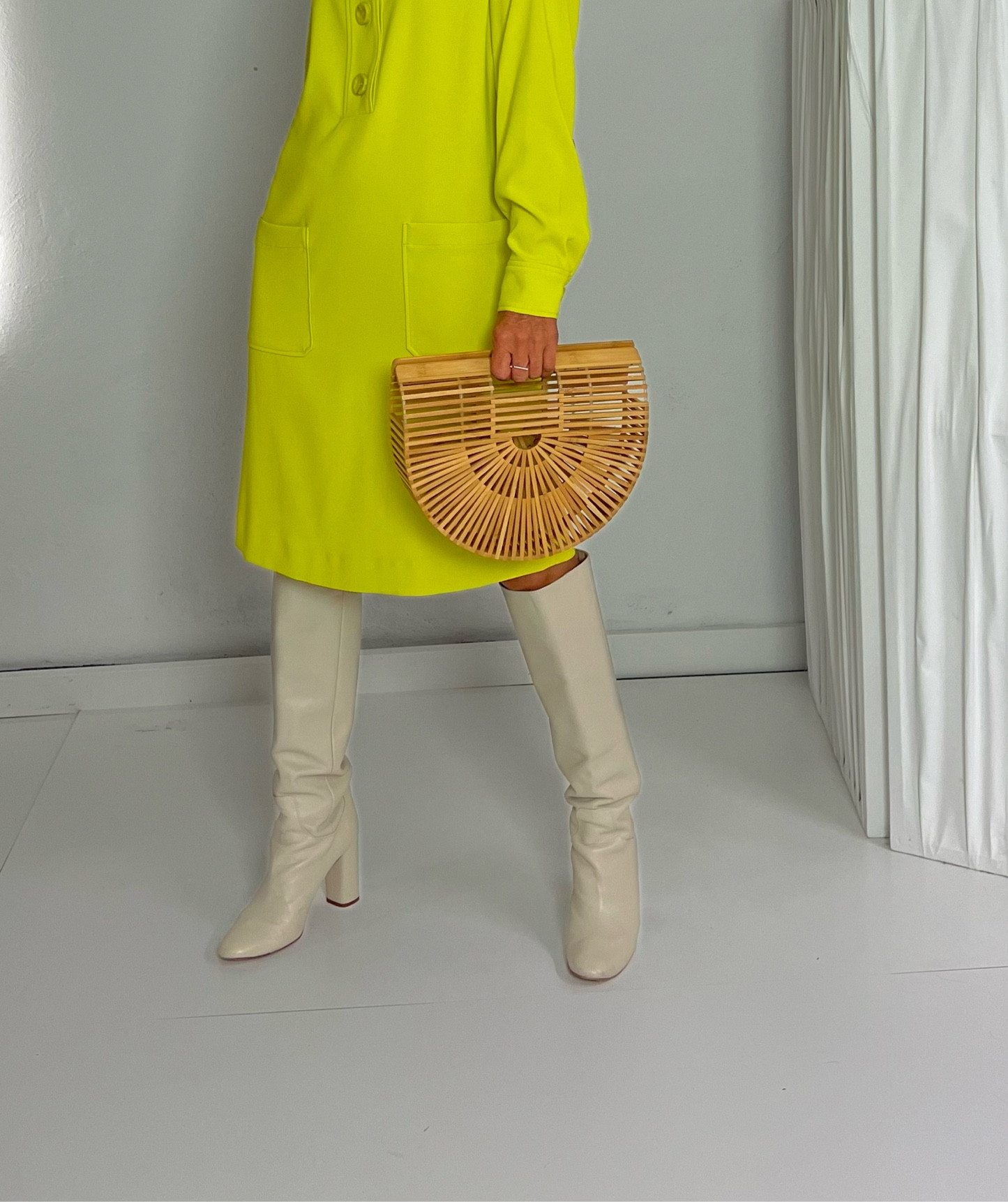 Stiefeltrend, weiße Stiefel zum Blusenkleid 

#LTKstyletip #LTKSeasonal #LTKeurope