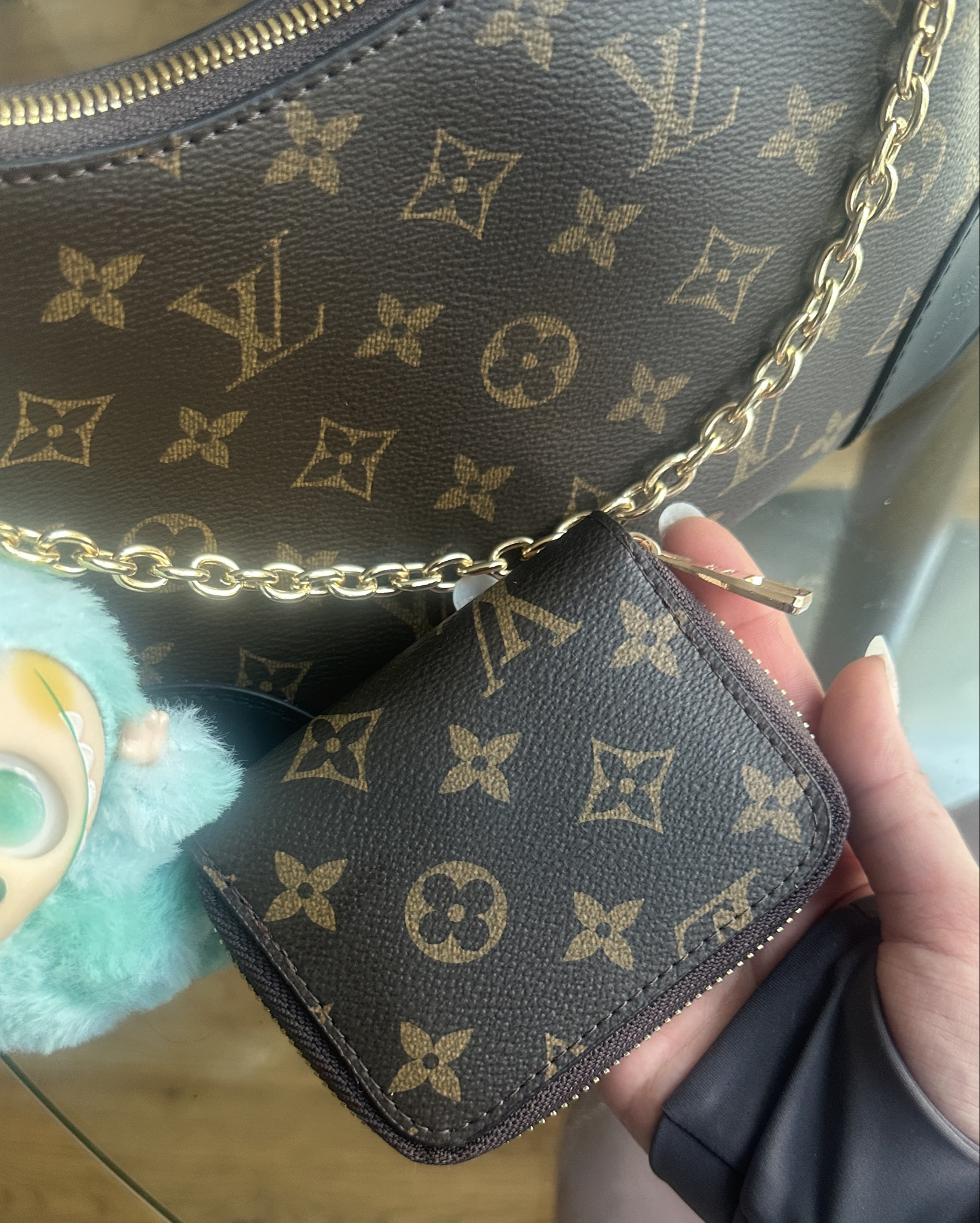 Lv shoulder bag adgustable strap can make it cross body .#yellowapp

#LTKdatenight #LTKbag #LTKstyletip