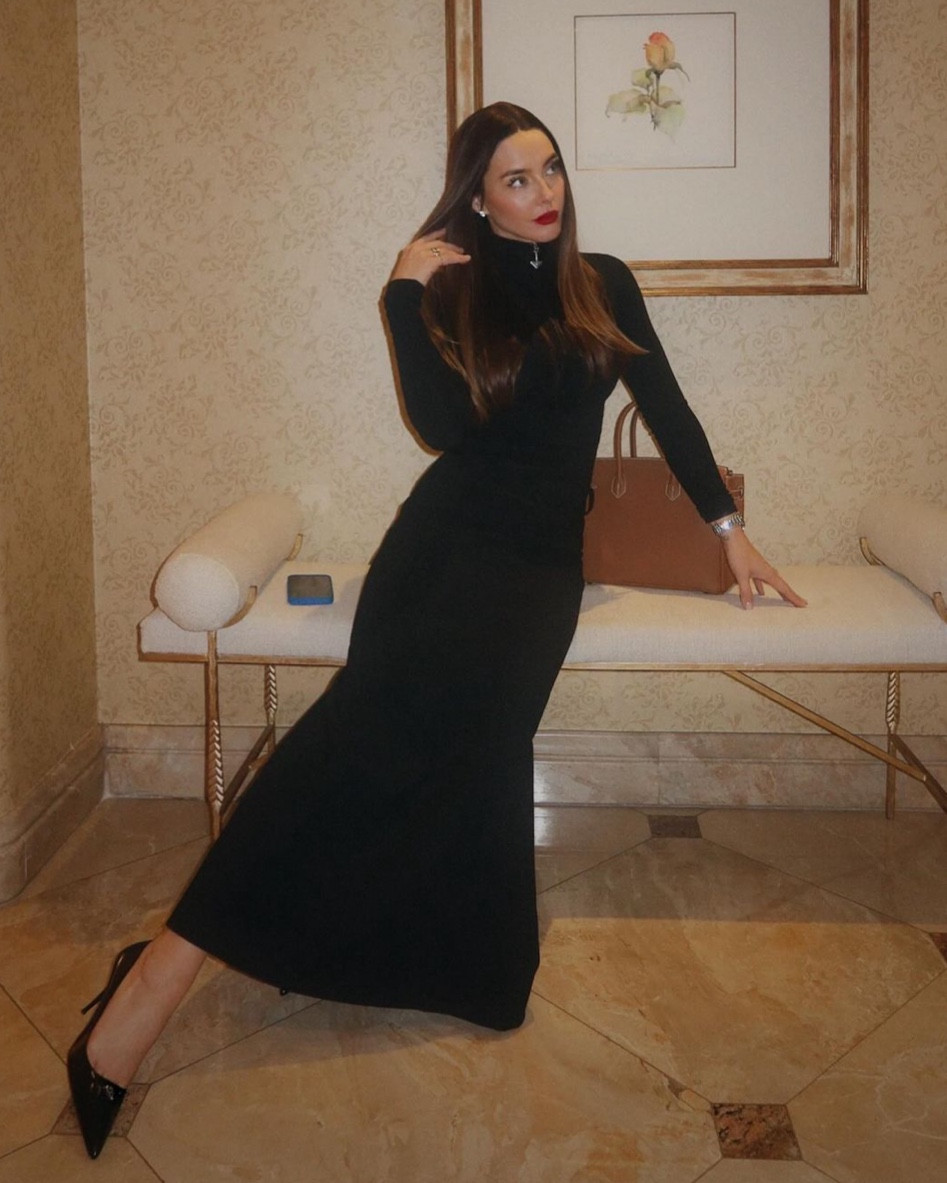 All black look 🖤 Stay tuned on my Instagram for a new Q & A solo

#LTKstyletip #LTKSeasonal