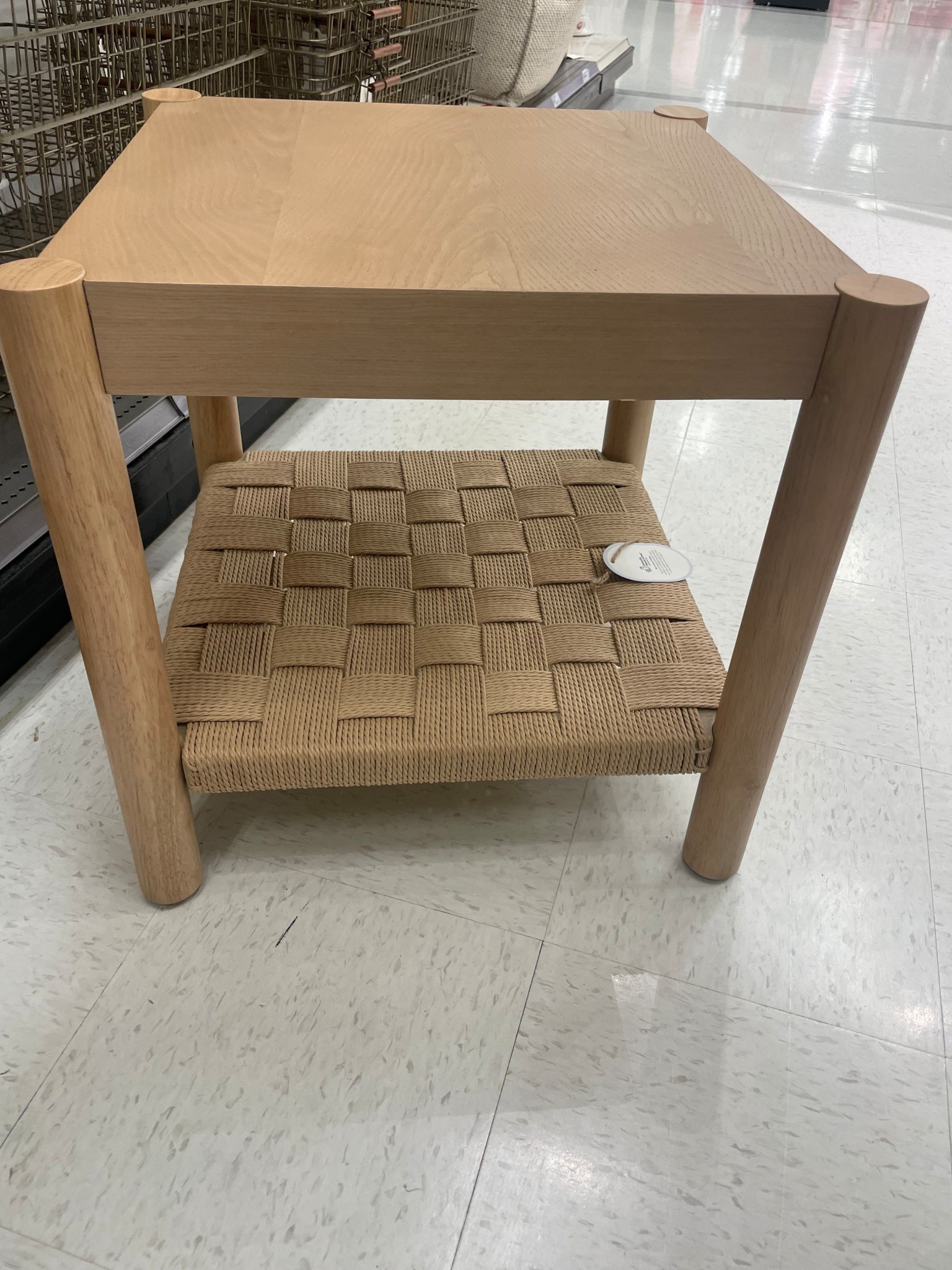 Accent table 😍 

Modern | home | target | decor | home decor | home organization | interior design 

#home #decor #target #interiordesign #modern 

#LTKHome