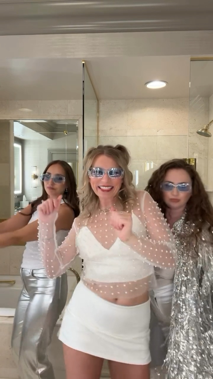 When the BSB spotlight hit, we became our pre-teen selves all over again ⏪❤️🎶
@backstreetboys 



#BackstreetBoys #SphereLasVegas #BSB #IntoTheMillennium #GirlsTrip #MomsWeekend #MomSquad #GirlsWeekend #TravelGirls #GirlStrip #Vacay #MakingMemories #WeekendVibes #MomLife #TravelGram #LiveAtSphere #VegasResidency #90sNostalgia #BSBArmy #MomEscape