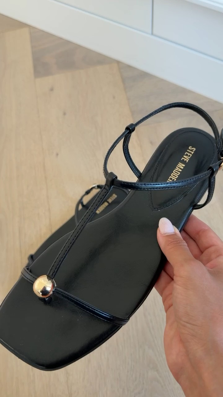 the IT sandal for summer!! minimalist, so chic, and so easy to style🖤 


summer sandals, summer shoe, black sandals, gold detail, Steve Madden sandals