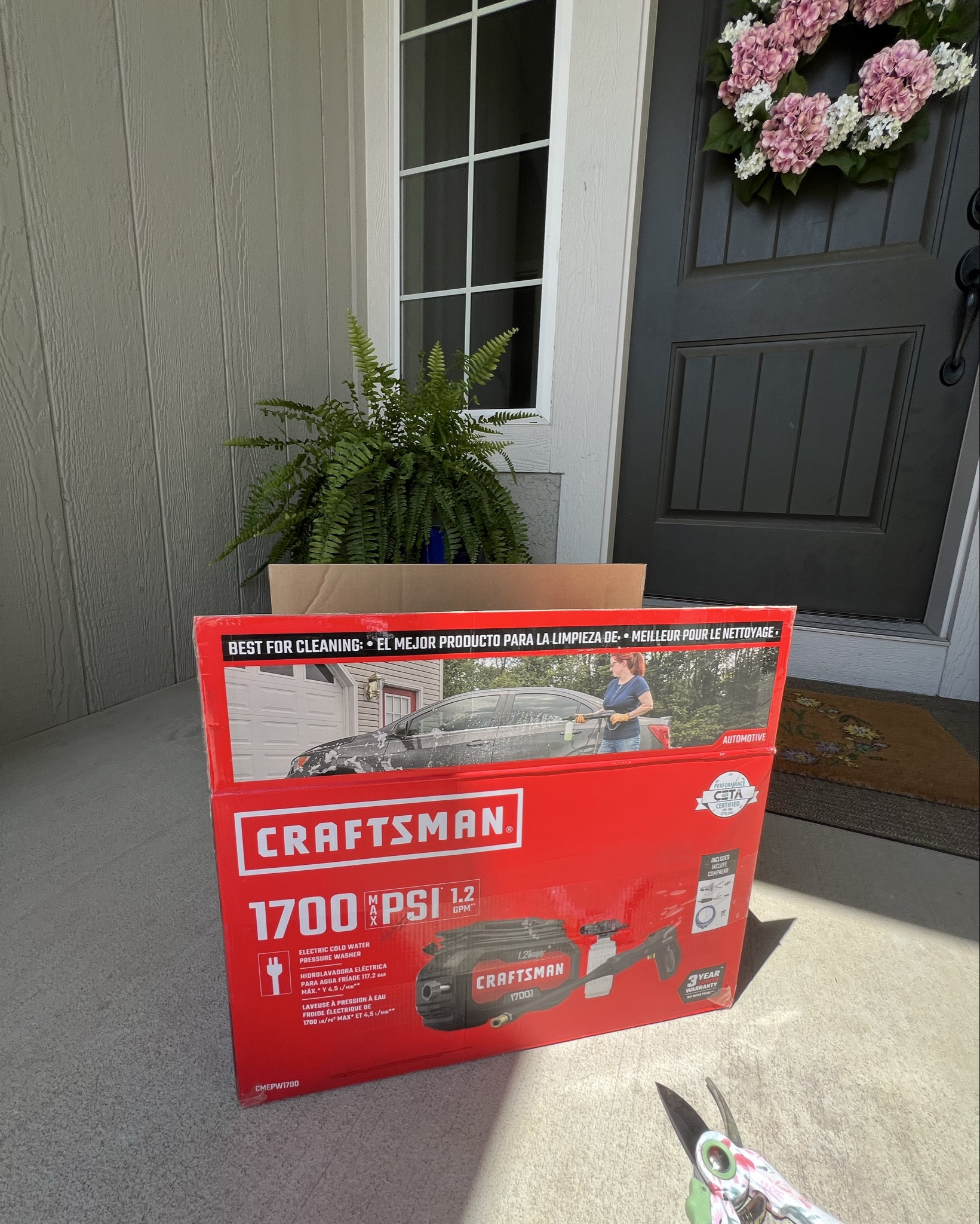 Weekend reset: planted flowers, power washed the deck, patio, and furniture—and yes, I’m absolutely the person who stores soil in a giant bin.
It’s neater, easier to scoop, way less of a mess than torn bags, and bonus—it stays moist all season long. Highly recommend for your inner garden girlie.

#LTKFamily #LTKSeasonal #LTKHome