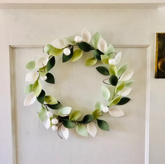 Read the full title
    Contemporary Modern Felt Wreath #feltwreath | Etsy ROW