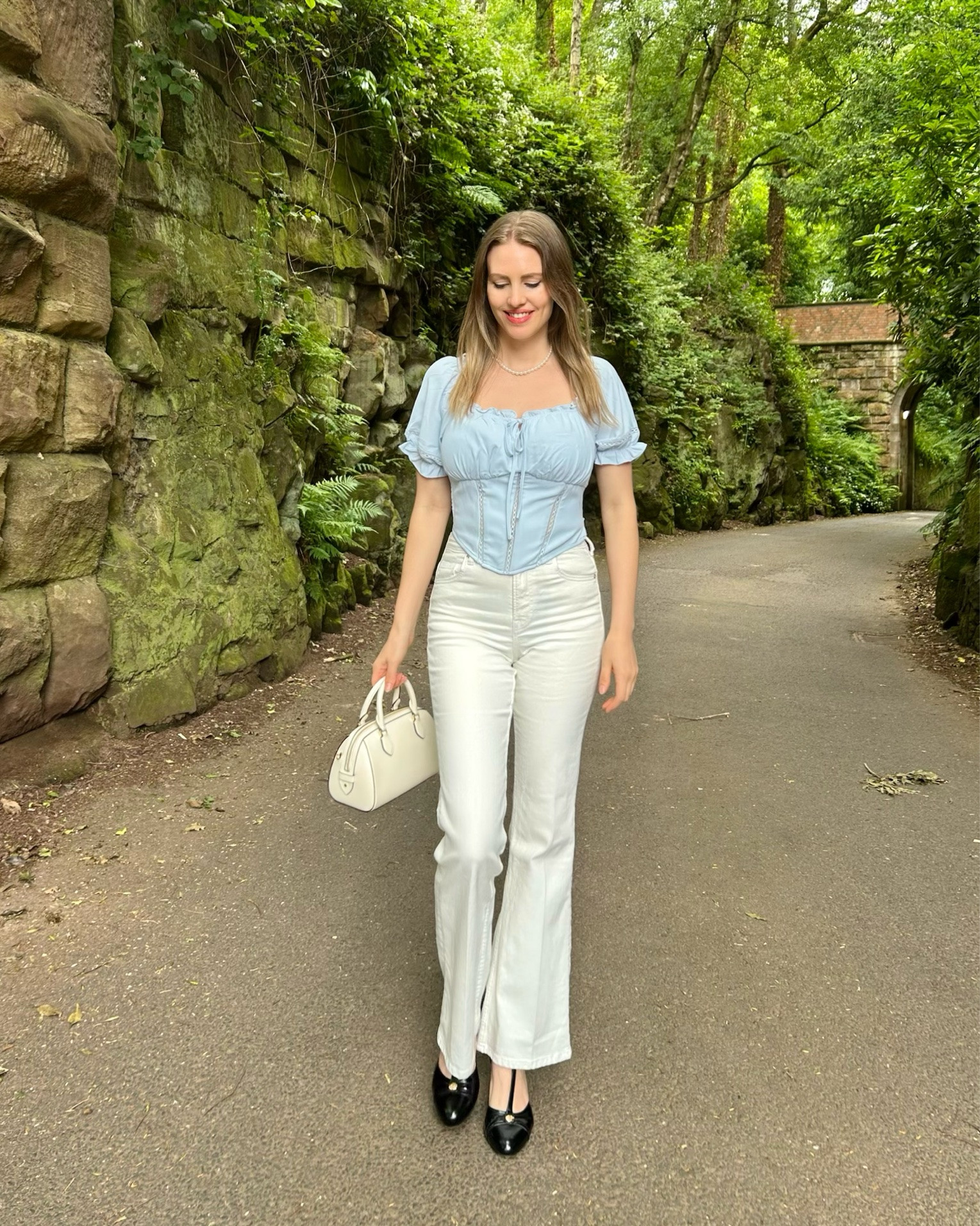 Baby blue 🩵

Corset top by @scarletdarkness_brand AD 
White jeans by @hm
Bag by @katespade via @secretsales AD 
Heels by @charliestoneshoes via @topvintage_boutique AD 
Pearl necklace @selenichastjewel AD 

#summerfashion #nature #naturelover #vintage #englishcountryside

#LTKjeans #LTKstyletip #LTKsummer