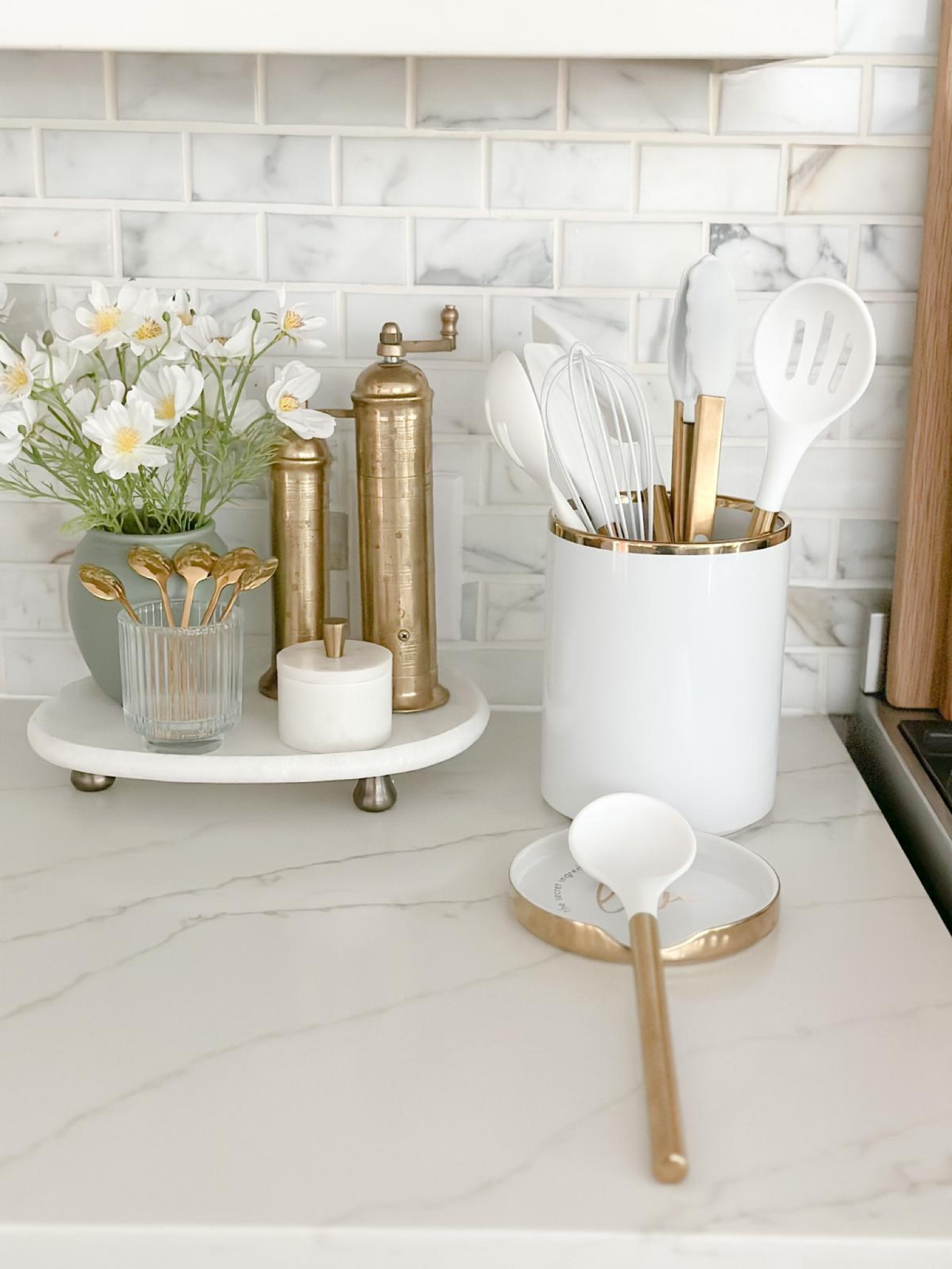 Amazon Must have’s! 

Follow me @ahillcountryhome for daily shopping trips and styling tips!

Gold, utensils, spatulas, kitchen, marble


#LTKFind #LTKU #LTKhome