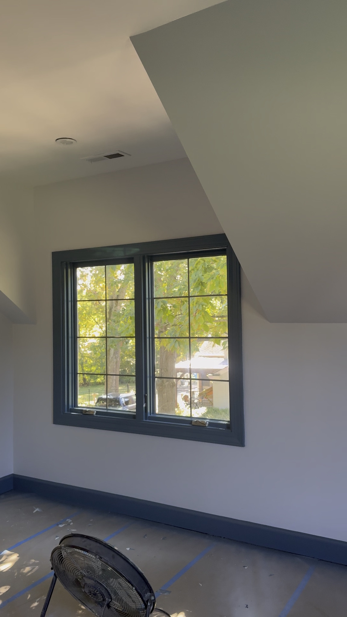 Love this barely blue wall color with the dark contrast trim pop! Colors are borrowed light by farrow and ball and stiffkey blue 