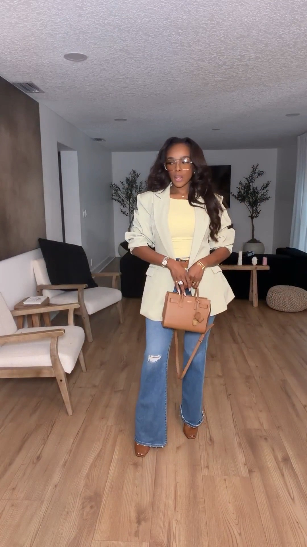 Hi babes!

This is that effortless elevated everyday look — the structured blazer layered over soft neutrals instantly makes denim feel more polished and put together.

Where to wear this:
Work days
Brunch
Casual meetings
Day-to-night plans

I love outfits like this because every piece can be styled so many different ways — mix it with basics or dress it up — so your cost per wear keeps dropping while still looking chic every time.

Everything is linked below

xx Kira | Kira’s Fashion Finds

34D - 27 - 40 | size small or 4

#LTKootd #LTKgrwm #LTKPetite