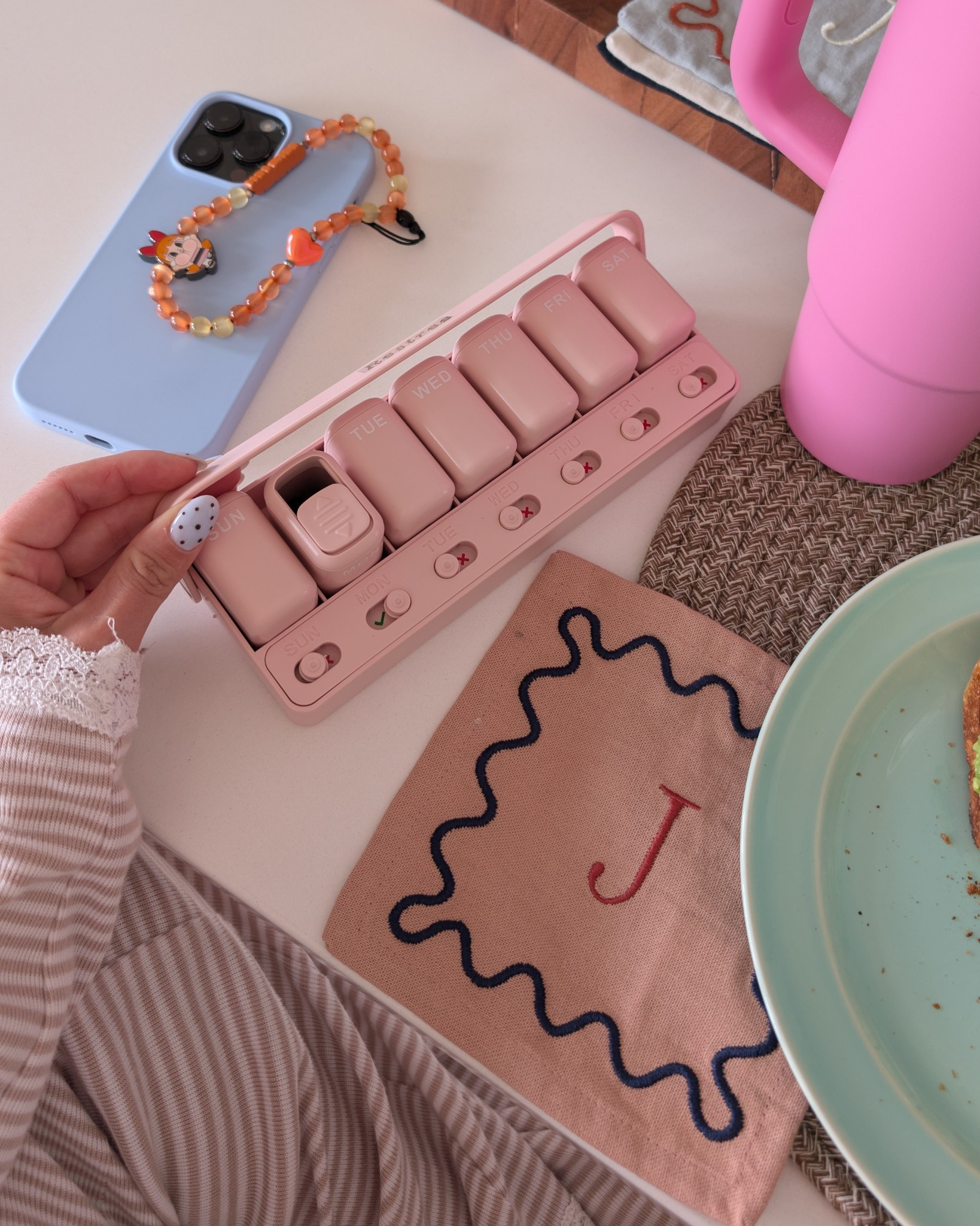 pink pill organizer from amazon 💛💊 