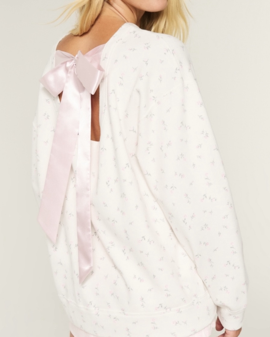 Hollister bow sweater 

#LTKU #LTKStyleTip #LTKSeasonal