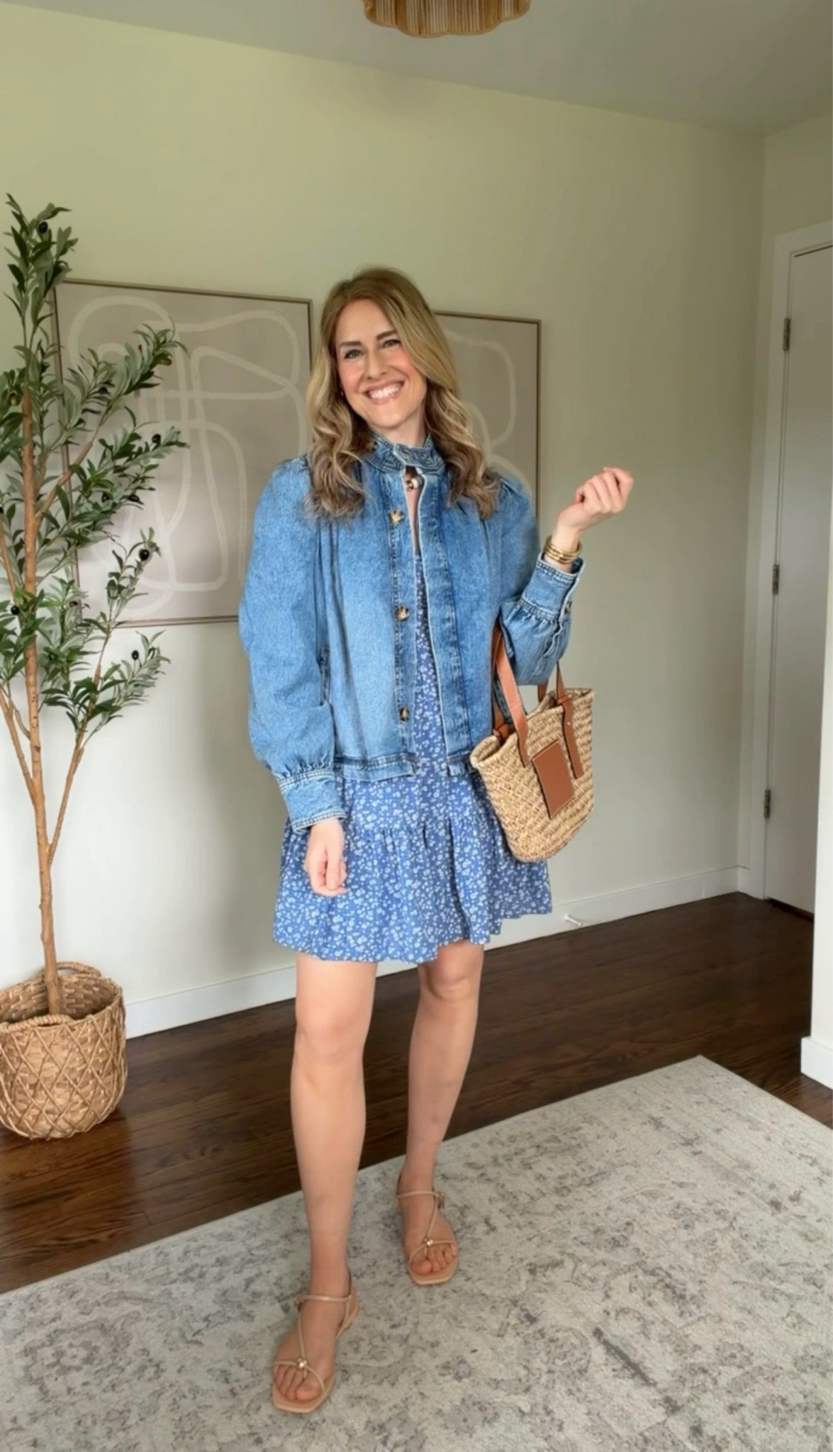 Walmart puff sleeve denim jacket I’m loving, great quality. I grabbed the medium but will exchange for a small. No need to size up. Dress
Size small. #walmartfashion