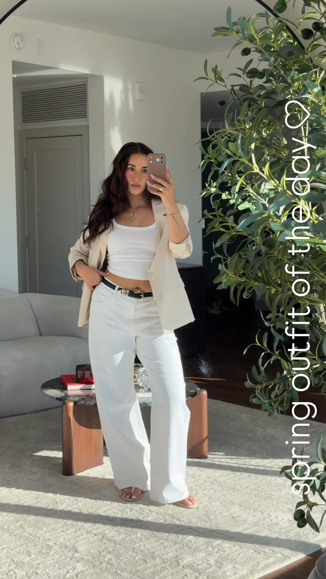 Spring outfit of the day! Finally found some perfect white @levis to add to my closet staples AND they’re on sale right now so grab them while you can! #springoutfit #LevisLTKPartner