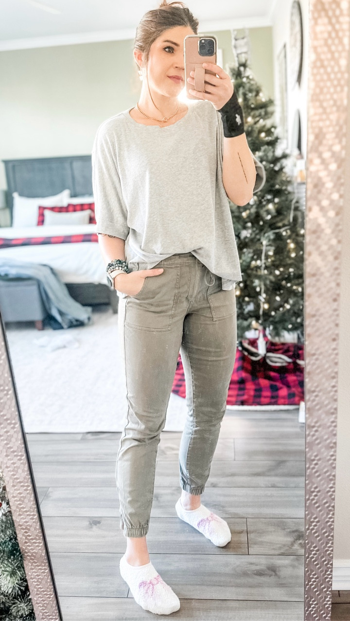 If you’re not feeling it, all the more reason to get yourself put together. Today’s “bleh but let’s do this” look  

#LTKGiftGuide #LTKOver40 #LTKFindsUnder50