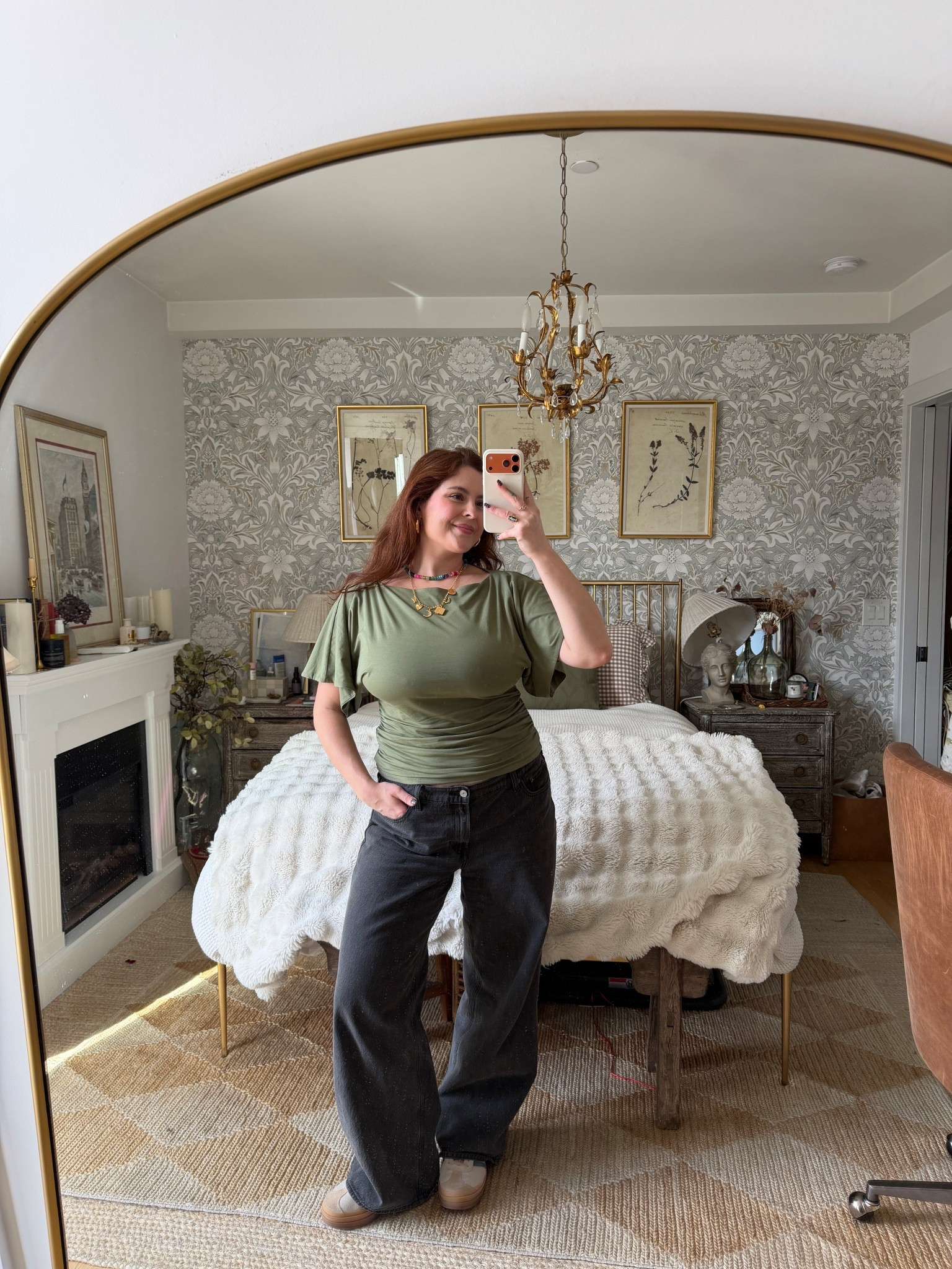 Abercrombie slash top
Black denim jeans

#LTKMidsize #LTKmomlife #LTKSeasonal