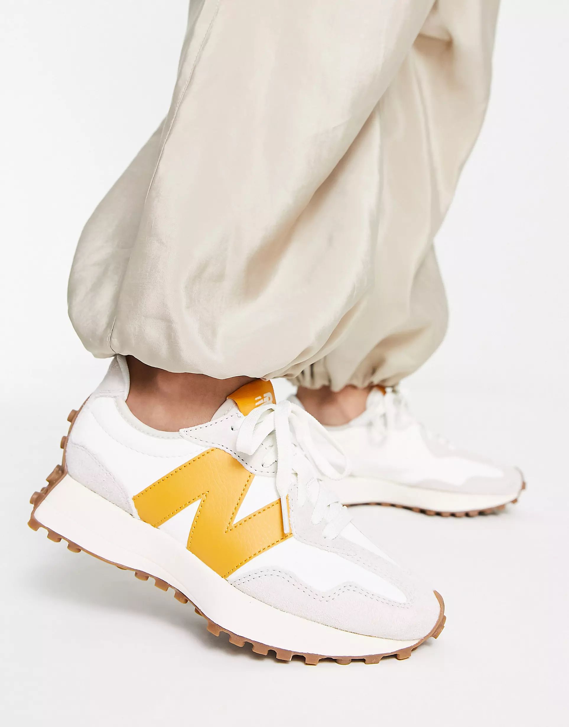 New Balance 327 sneakers in off white with yellow detail - Exclusive to ASOS | ASOS (Global)