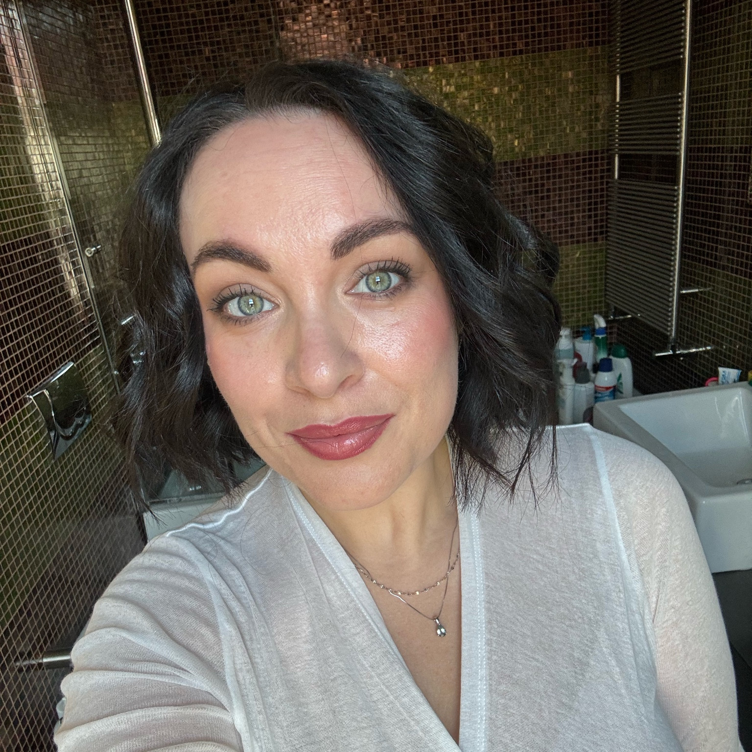 Makeup fatto nella telecamera frontale dell’iPhone in diretta su ig 😂 


#LTKbeauty